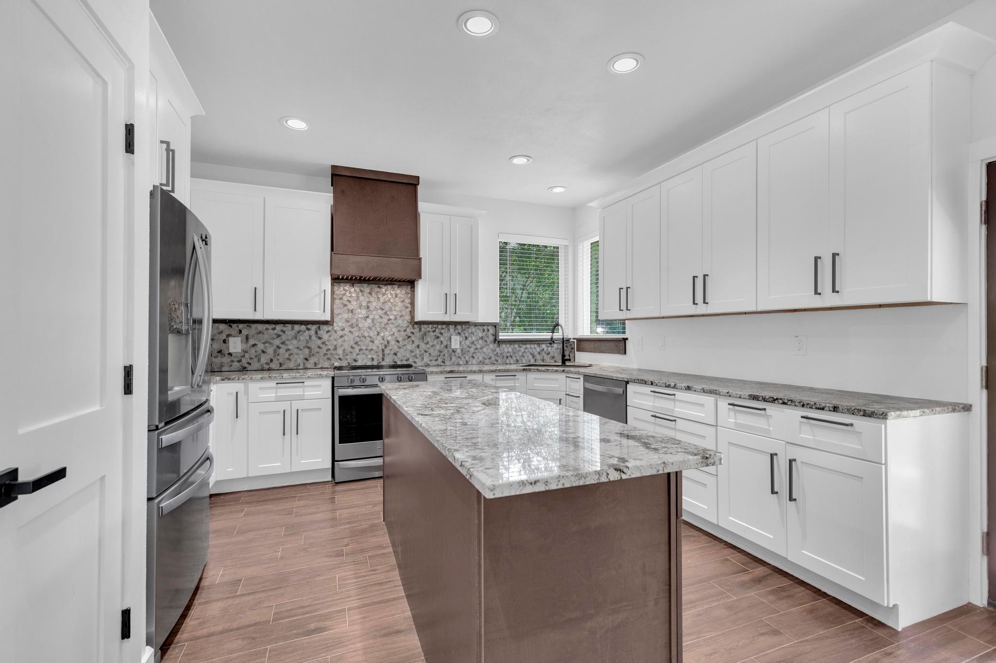 326 Coventry Rd, Spicewood, TX 78669