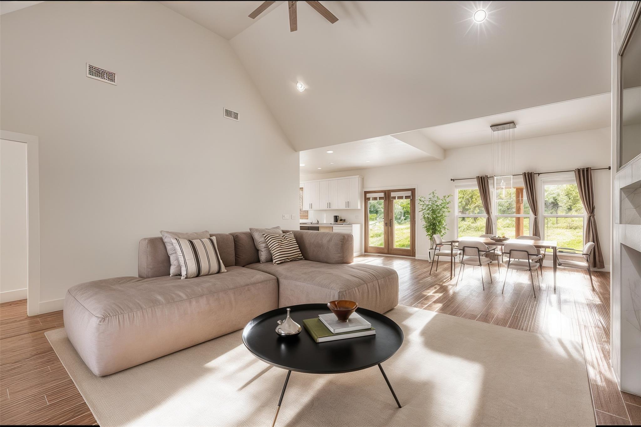 326 Coventry Rd, Spicewood, TX 78669