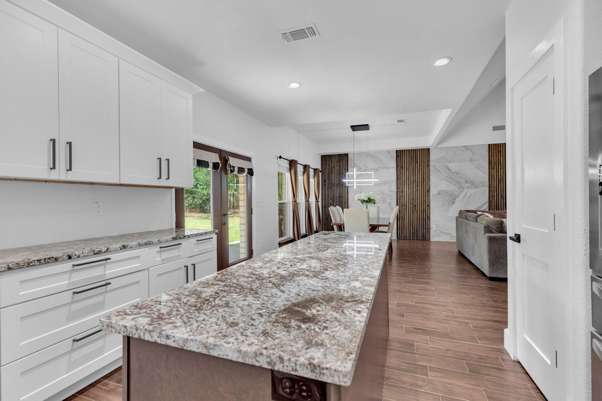 326 Coventry Rd, Spicewood, TX 78669