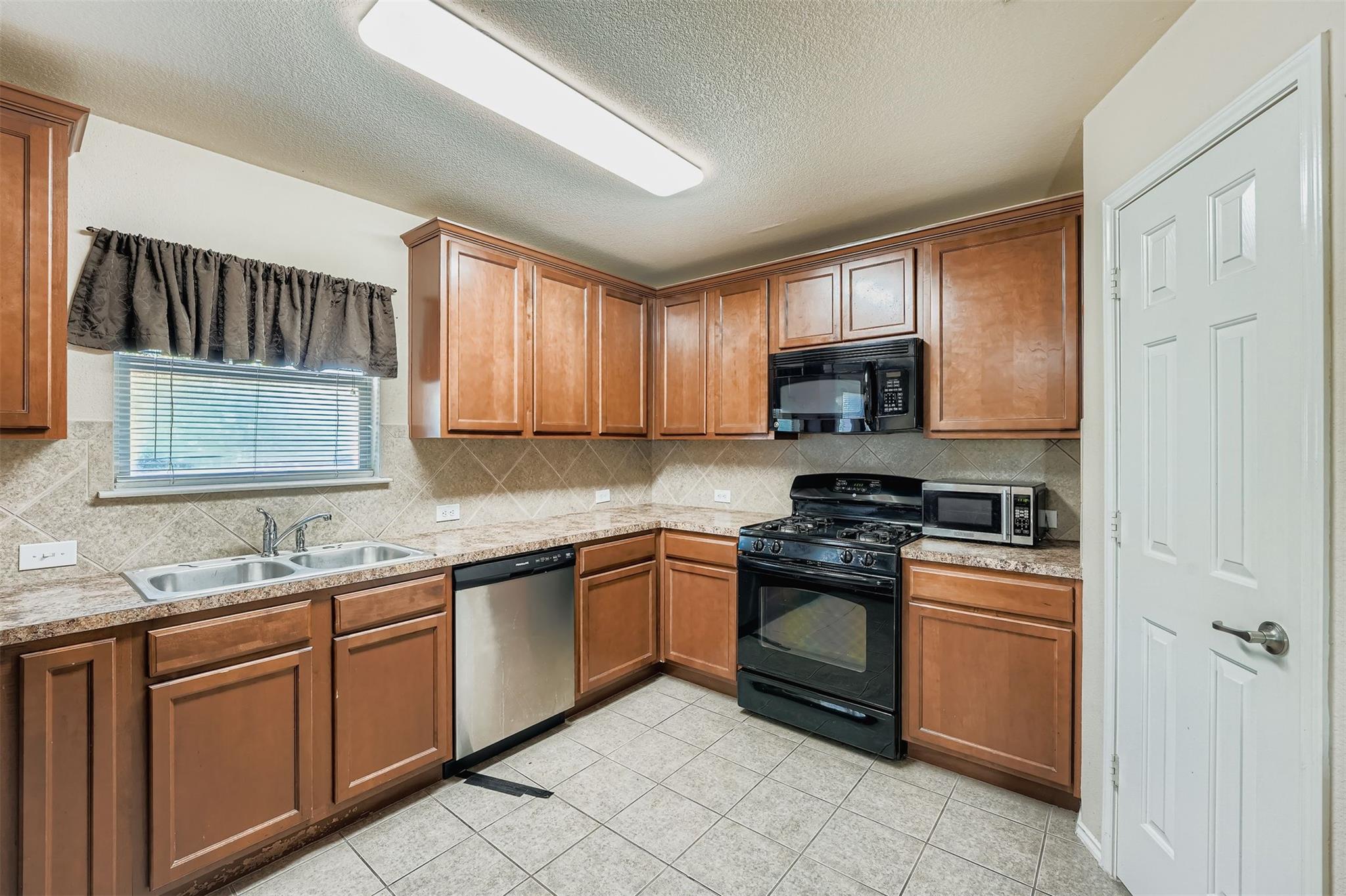 7325 S Glenn St, Austin, TX 78744