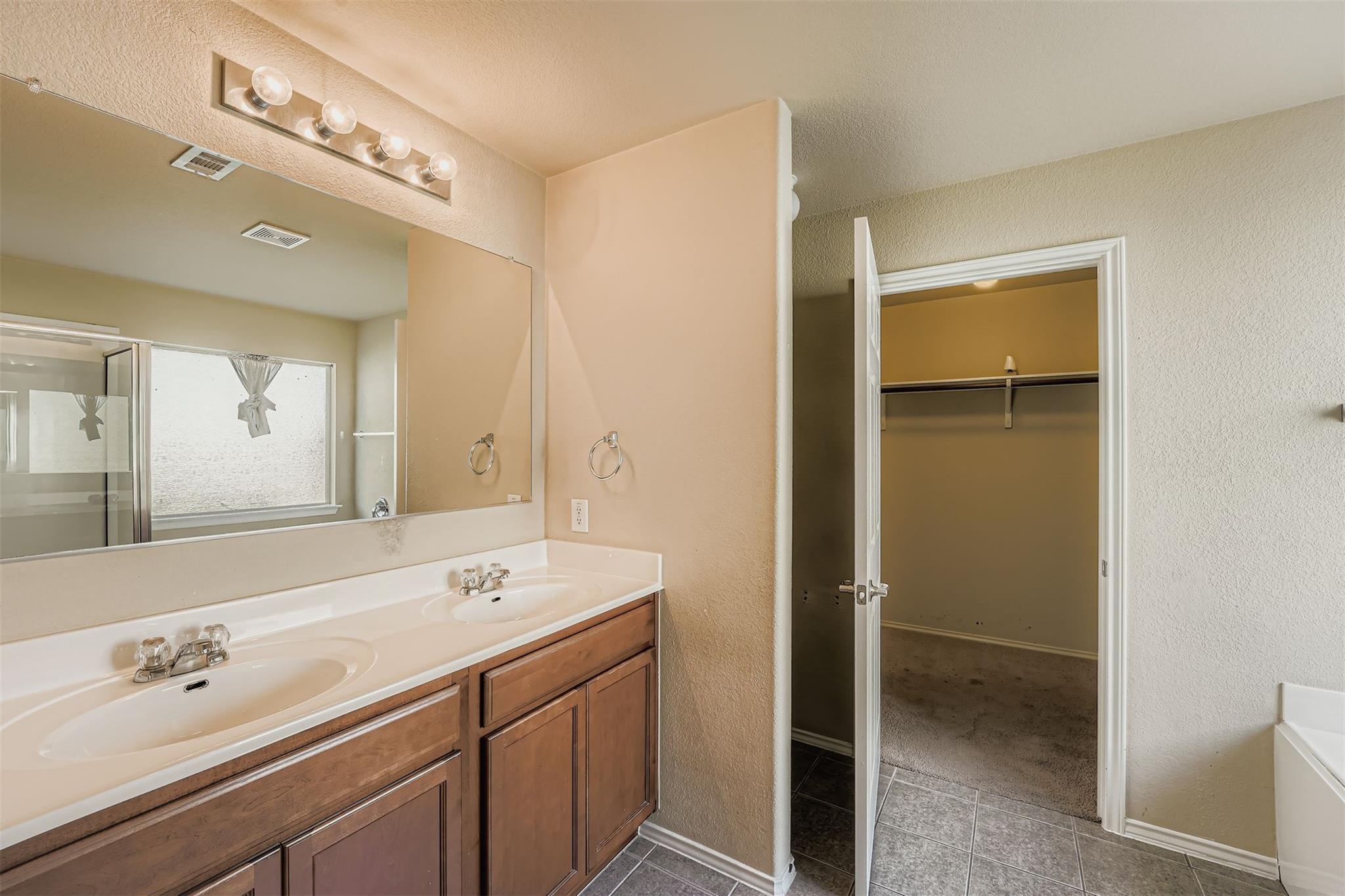 7325 S Glenn St, Austin, TX 78744