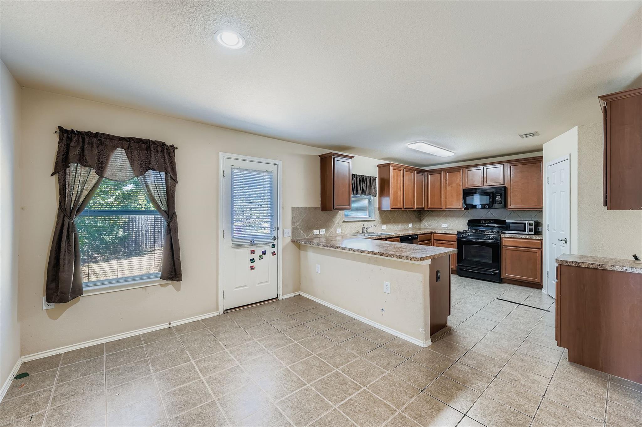 7325 S Glenn St, Austin, TX 78744