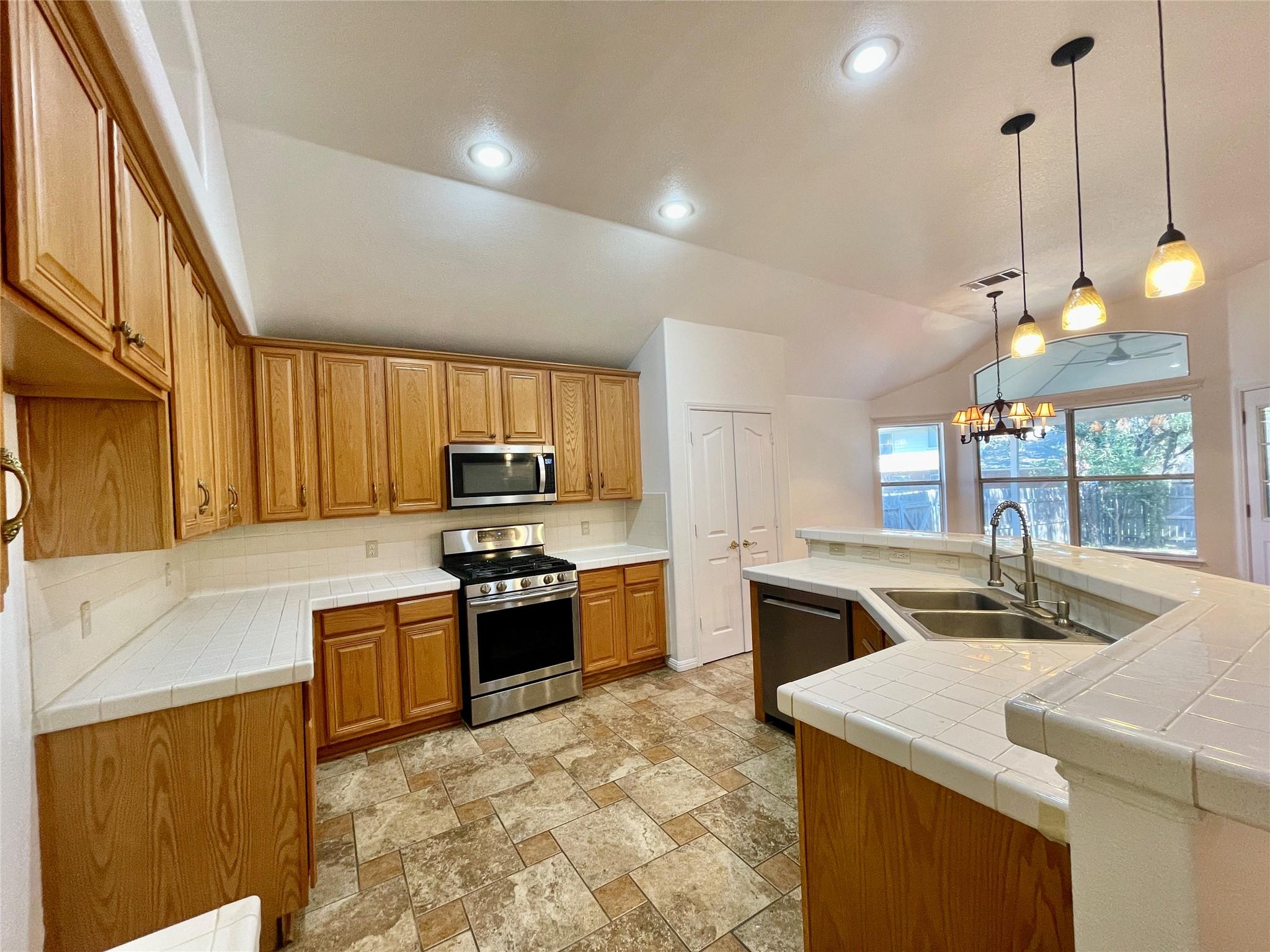 2204 Zoa Dr, Cedar Park, TX 78613