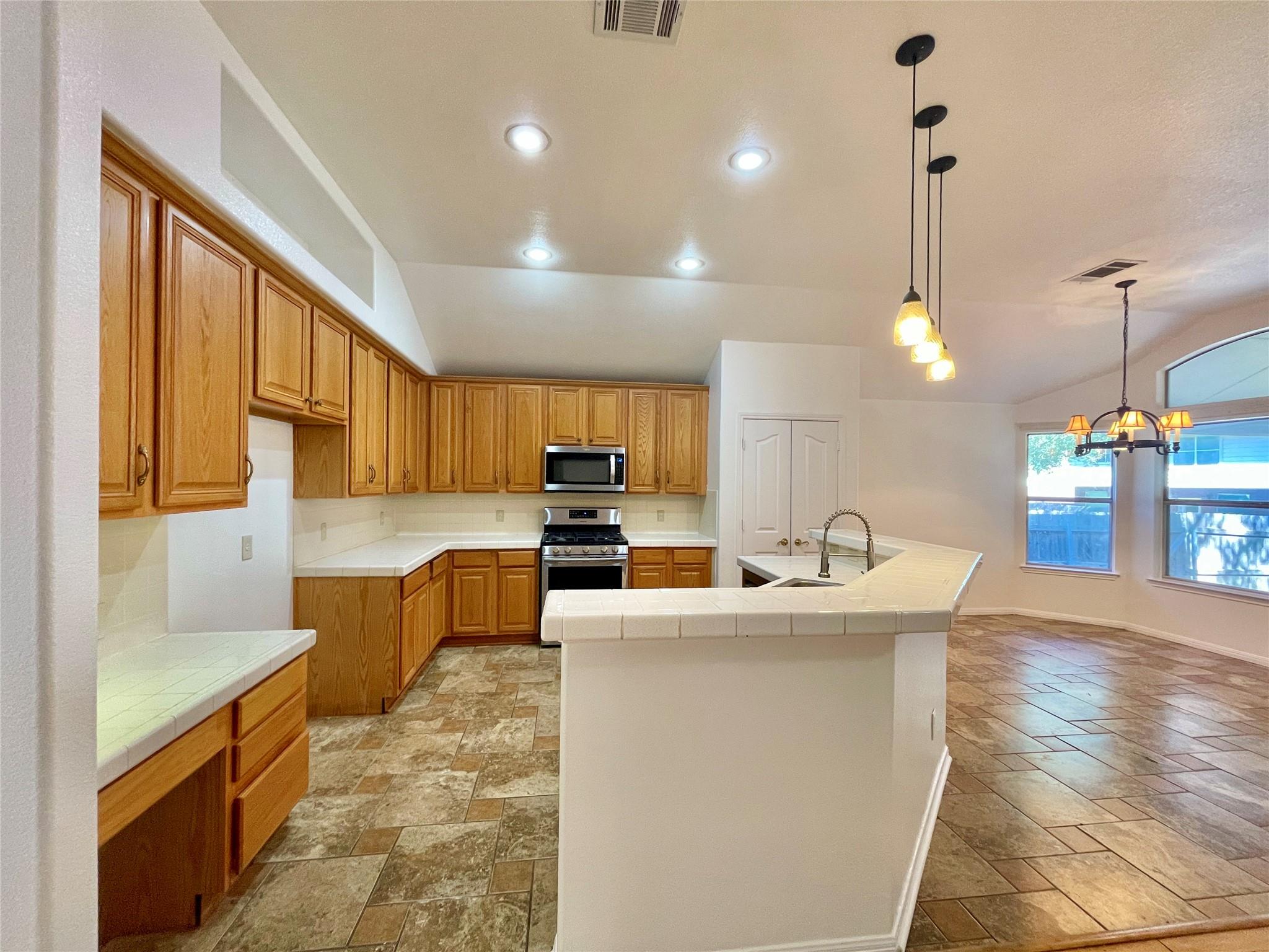 2204 Zoa Dr, Cedar Park, TX 78613