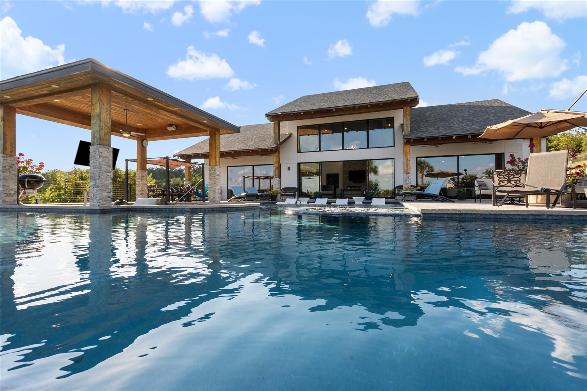 1300 Sparrow Ln, Austin, TX 78734