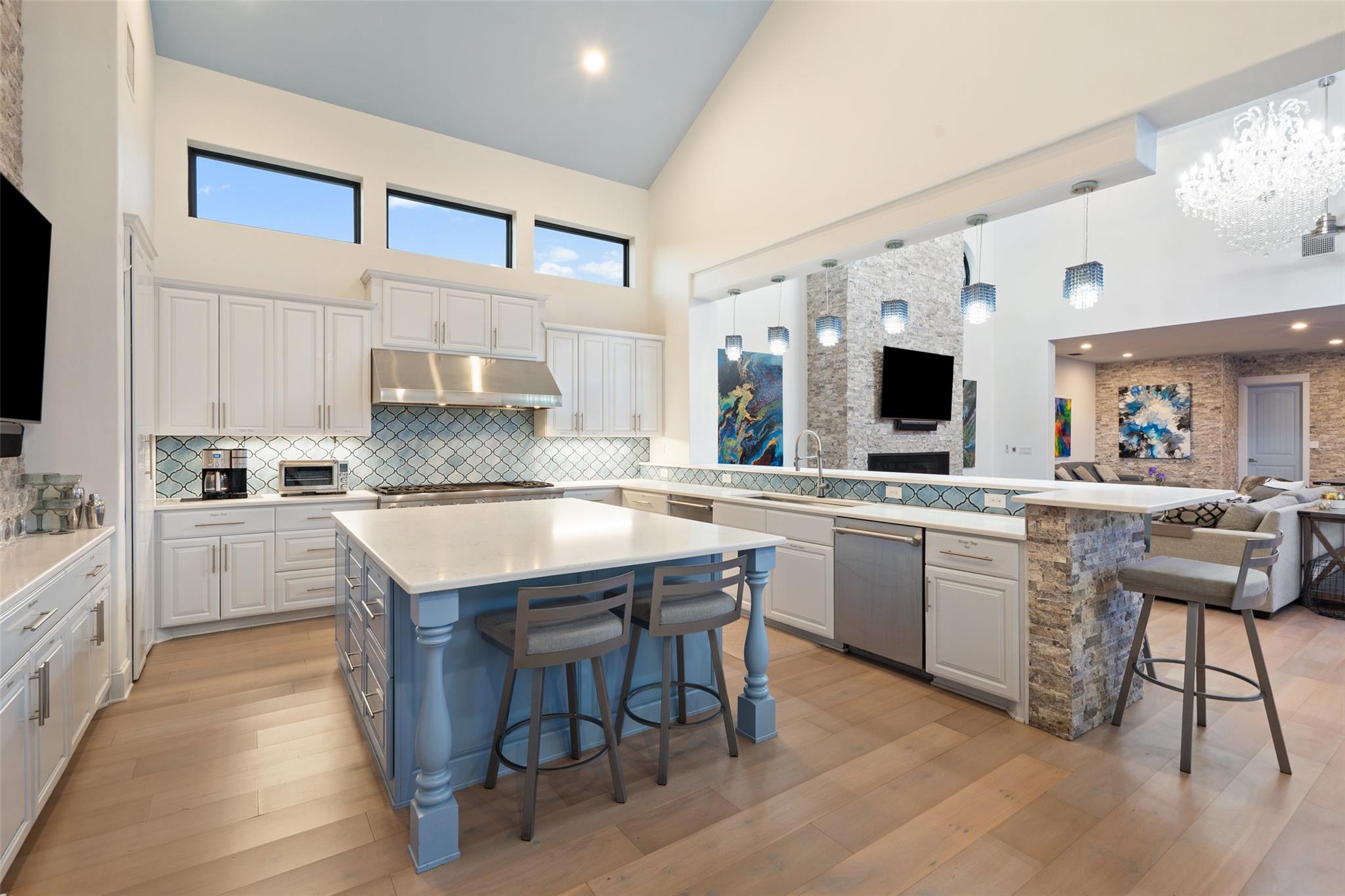 1300 Sparrow Ln, Austin, TX 78734