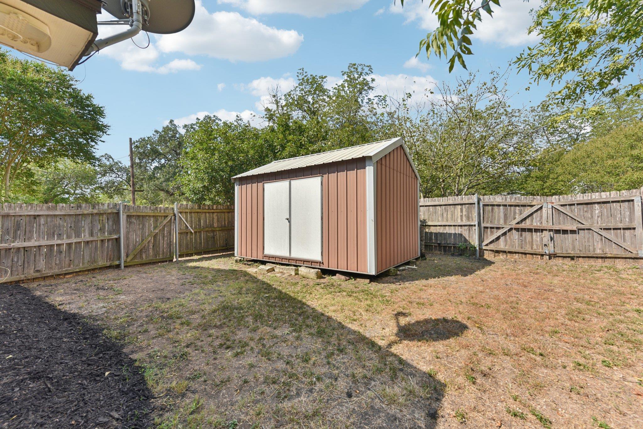 503 Hackberry St, Lockhart, TX 78644