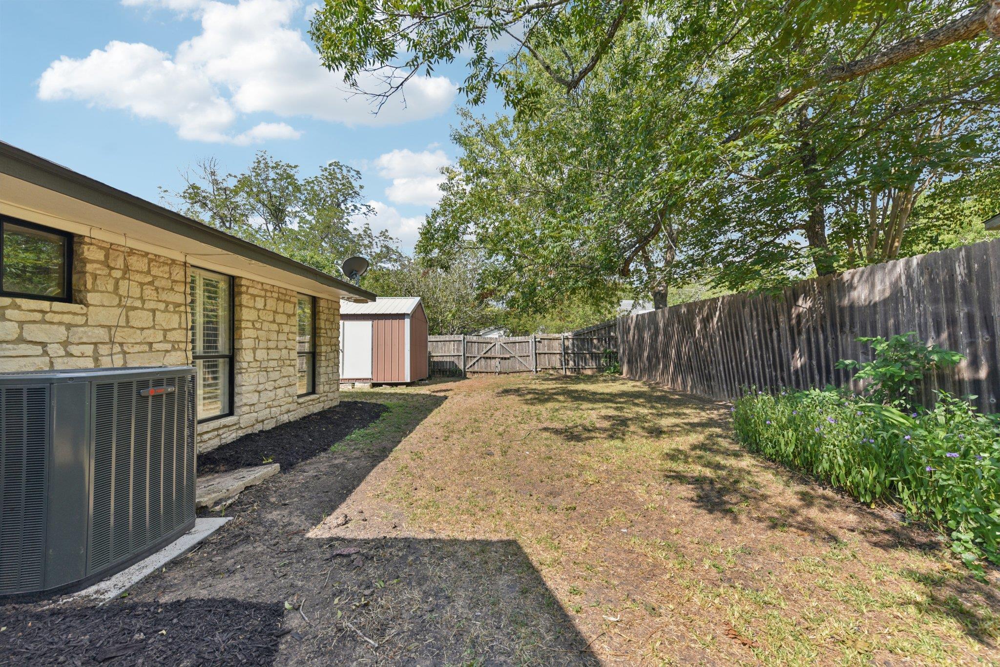 503 Hackberry St, Lockhart, TX 78644