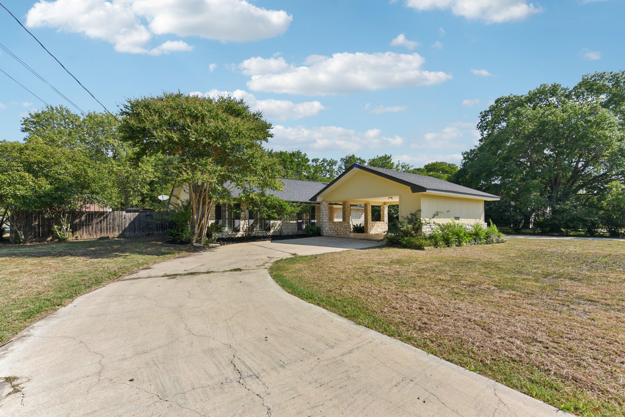 503 Hackberry St, Lockhart, TX 78644