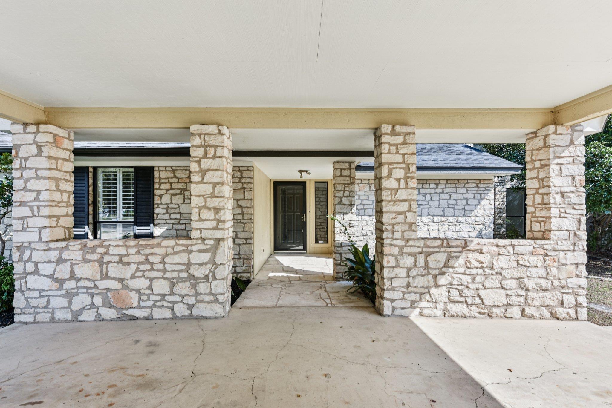 503 Hackberry St, Lockhart, TX 78644