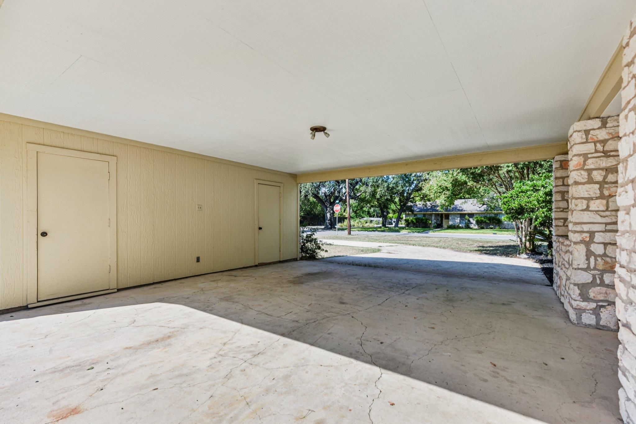 503 Hackberry St, Lockhart, TX 78644