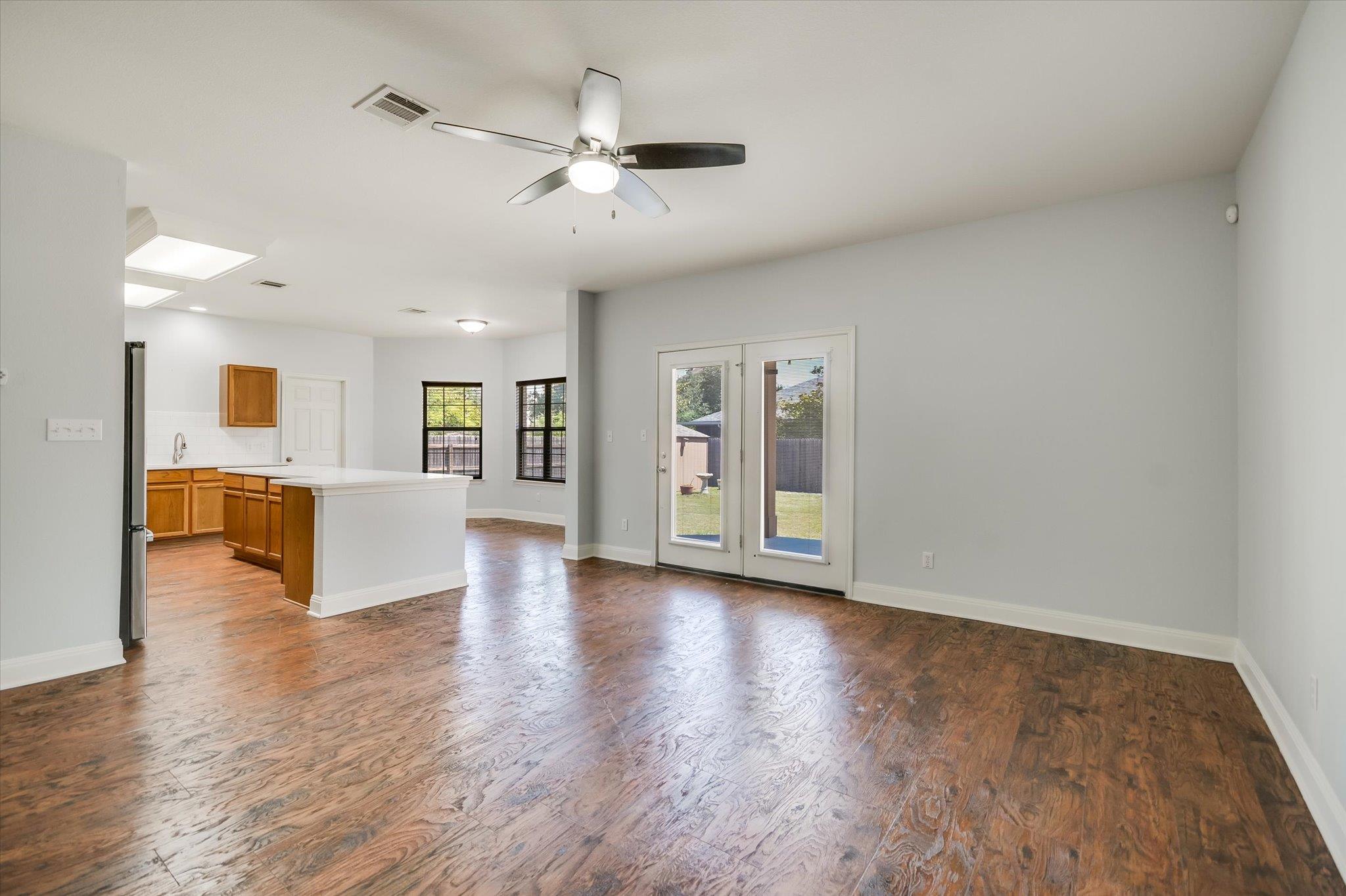 219 WOODLAKE Dr, Georgetown, TX 78633