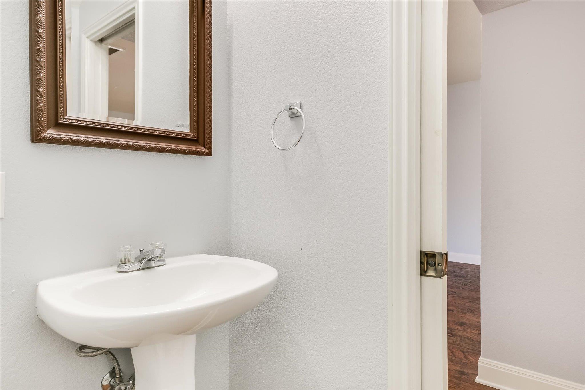 219 WOODLAKE Dr, Georgetown, TX 78633