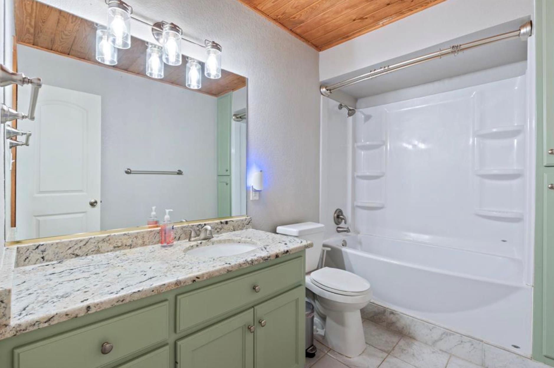 180 Bradley Ln, Rosanky, TX 78953