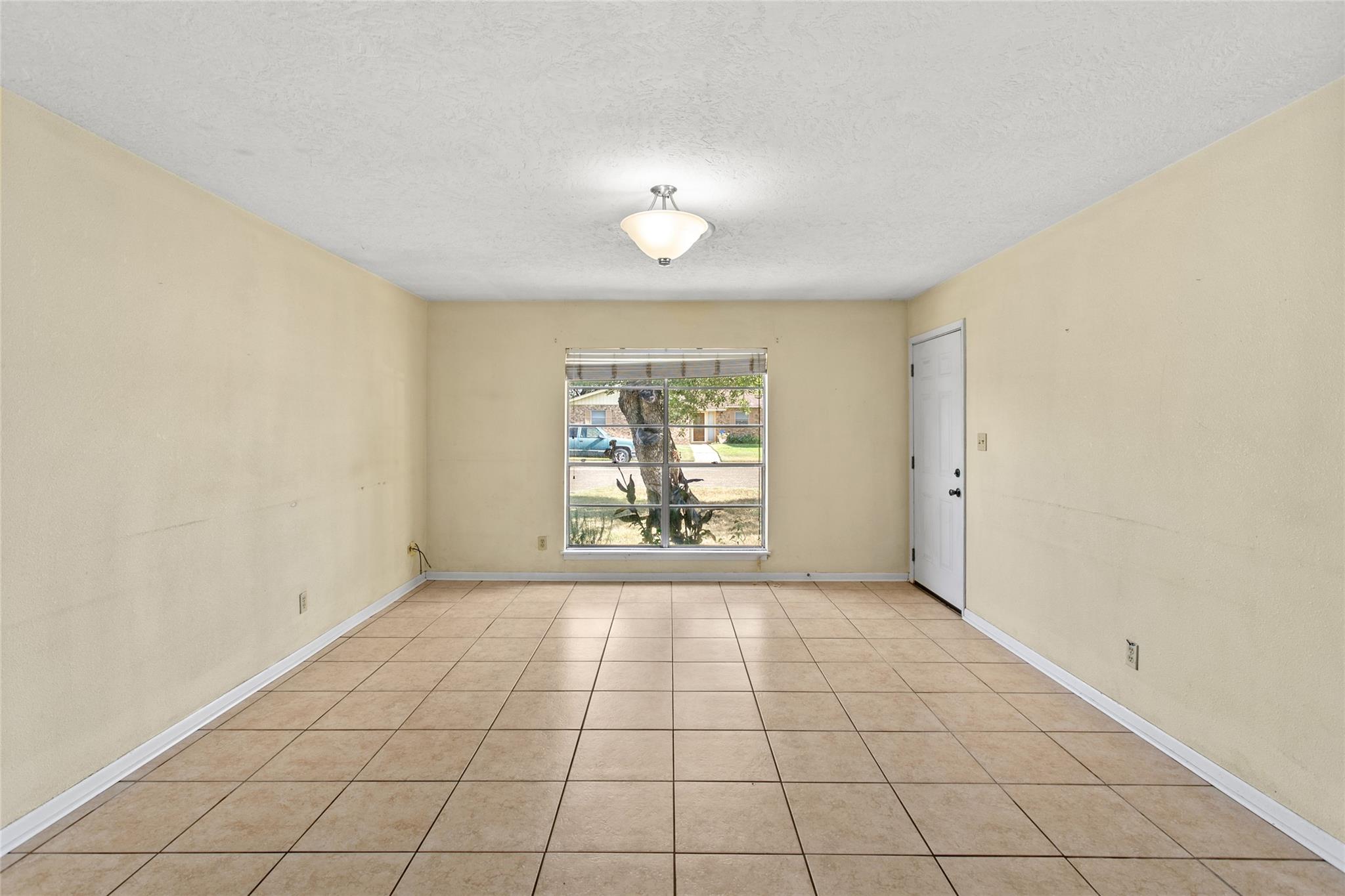 160 Gaeke St, Giddings, TX 78942