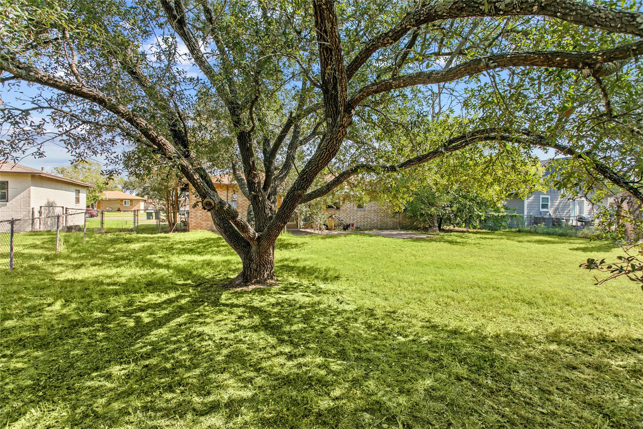 160 Gaeke St, Giddings, TX 78942