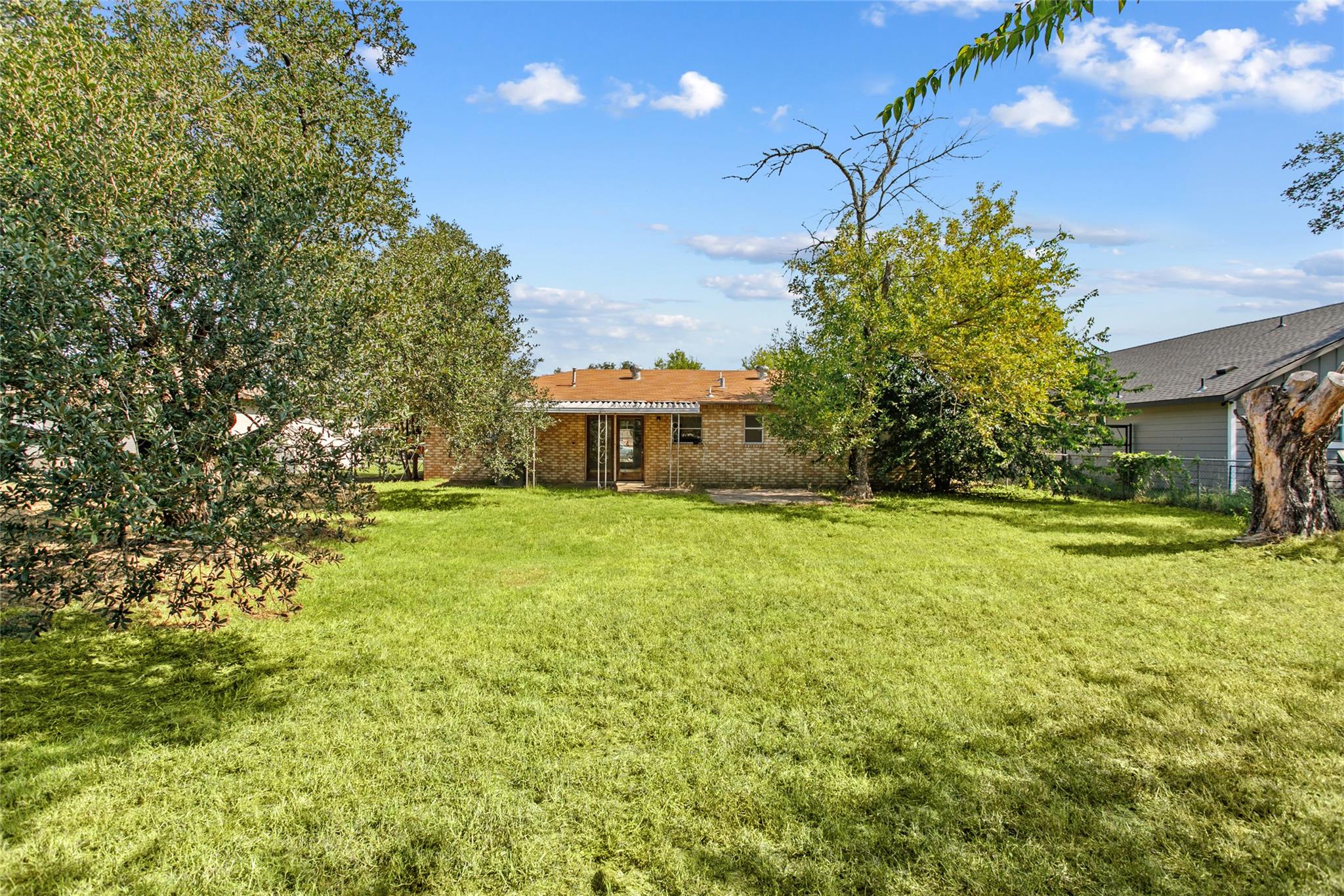 160 Gaeke St, Giddings, TX 78942