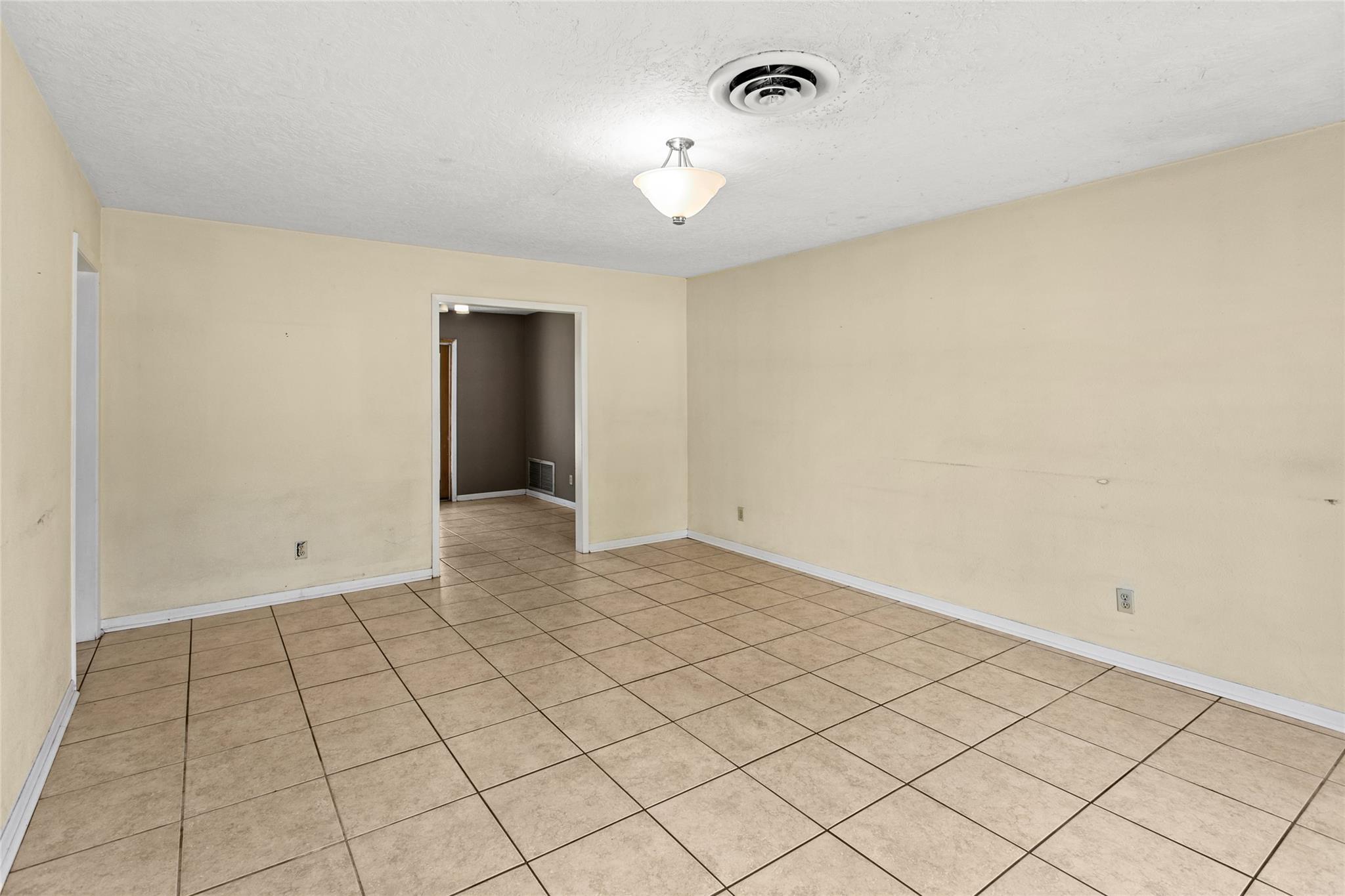 160 Gaeke St, Giddings, TX 78942