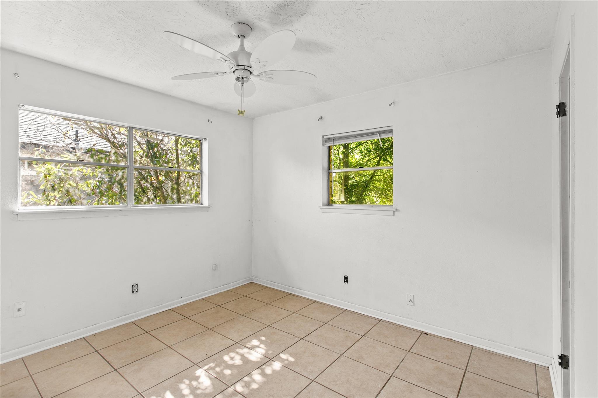 160 Gaeke St, Giddings, TX 78942