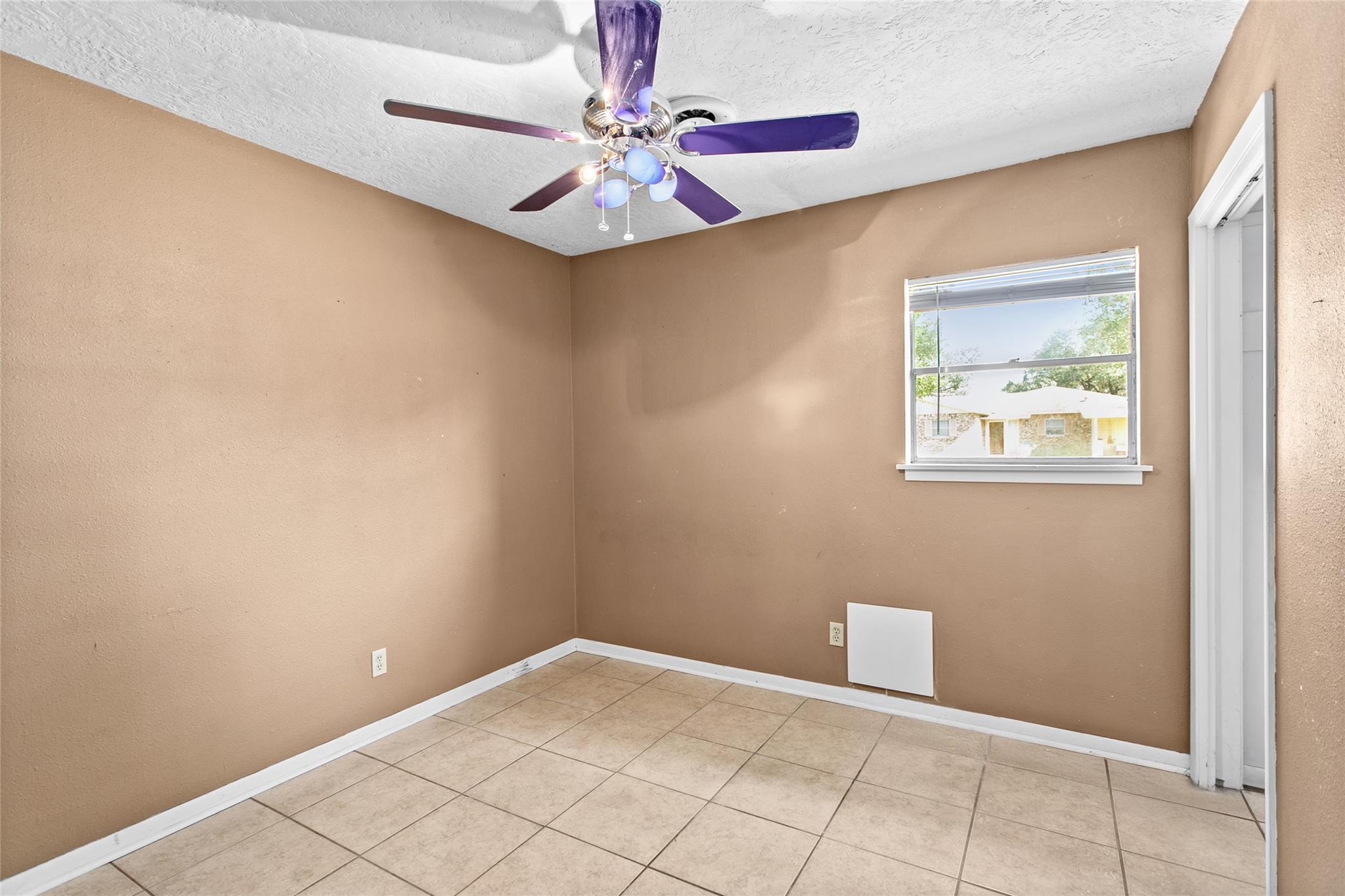 160 Gaeke St, Giddings, TX 78942