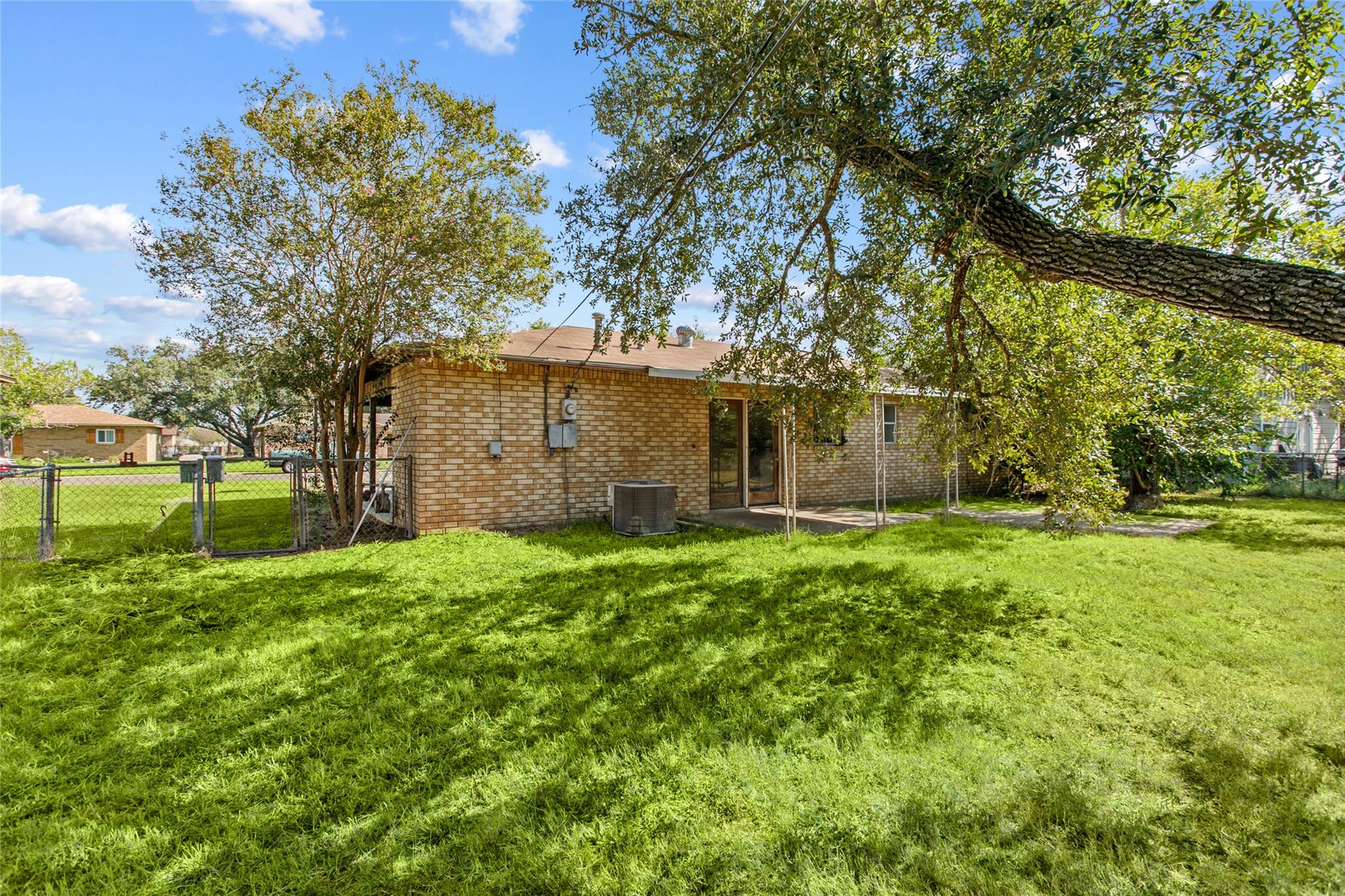 160 Gaeke St, Giddings, TX 78942
