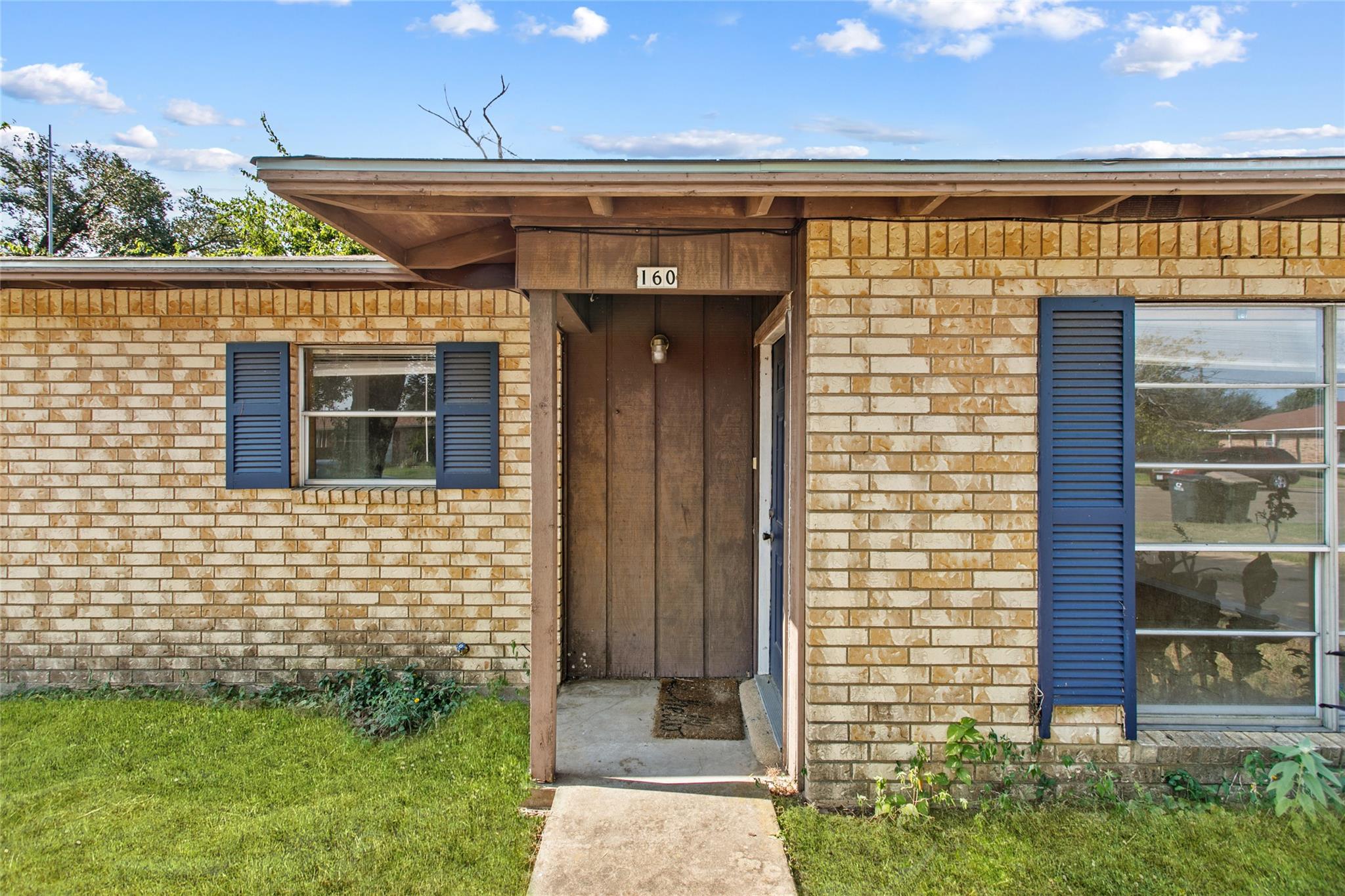 160 Gaeke St, Giddings, TX 78942