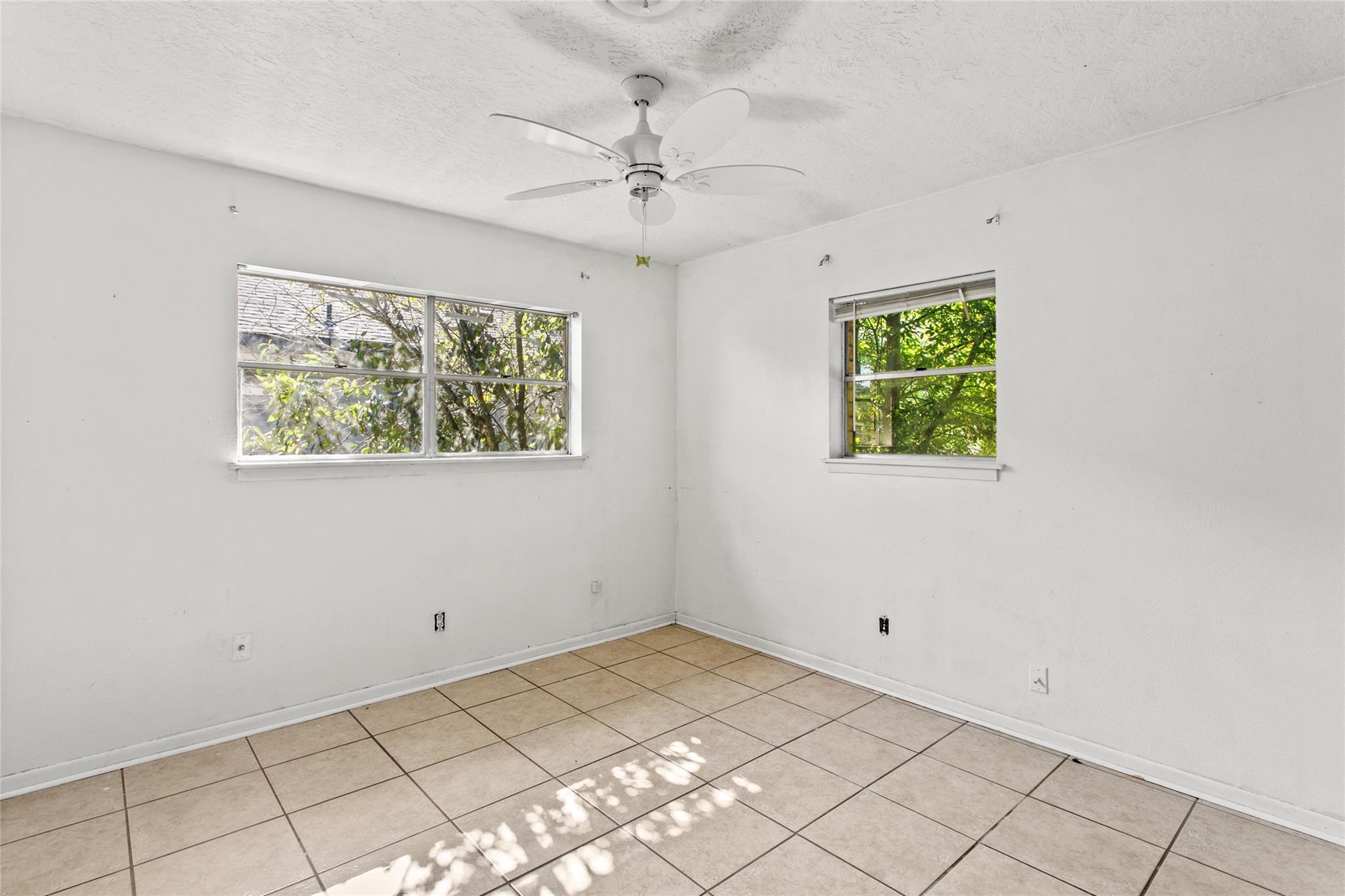 160 Gaeke St, Giddings, TX 78942