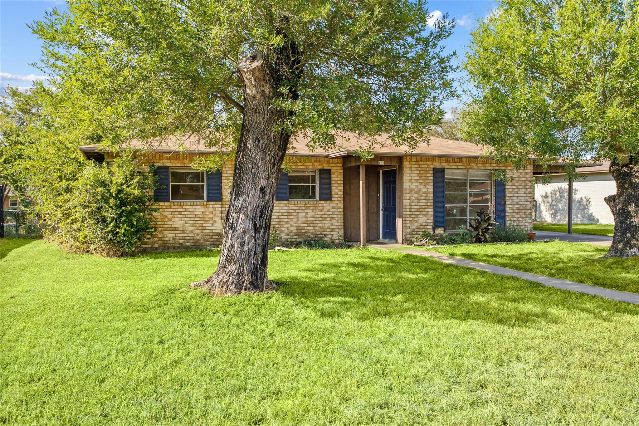 160 Gaeke St, Giddings, TX 78942