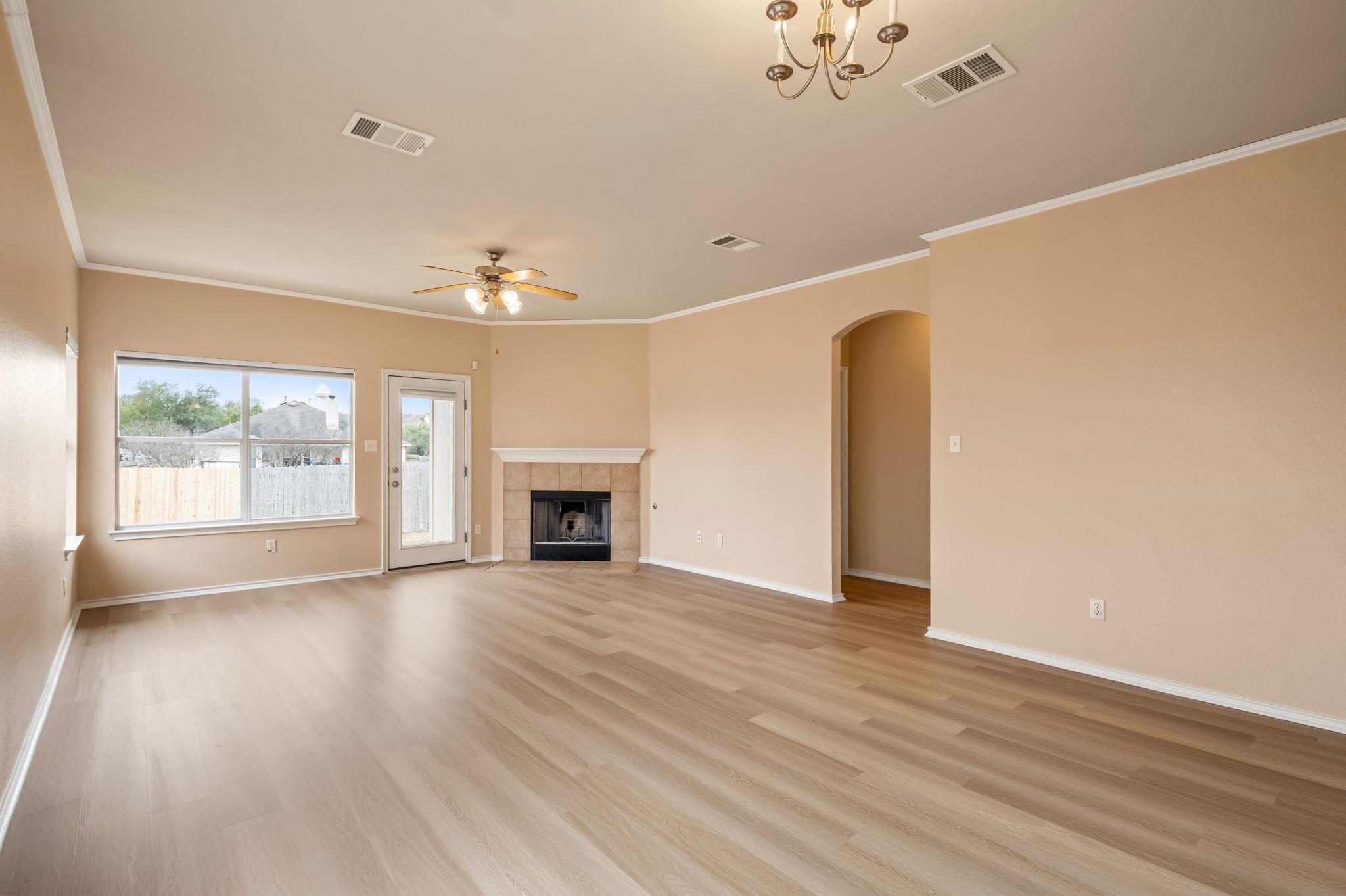 248 Amber Oak Dr, Kyle, TX 78640