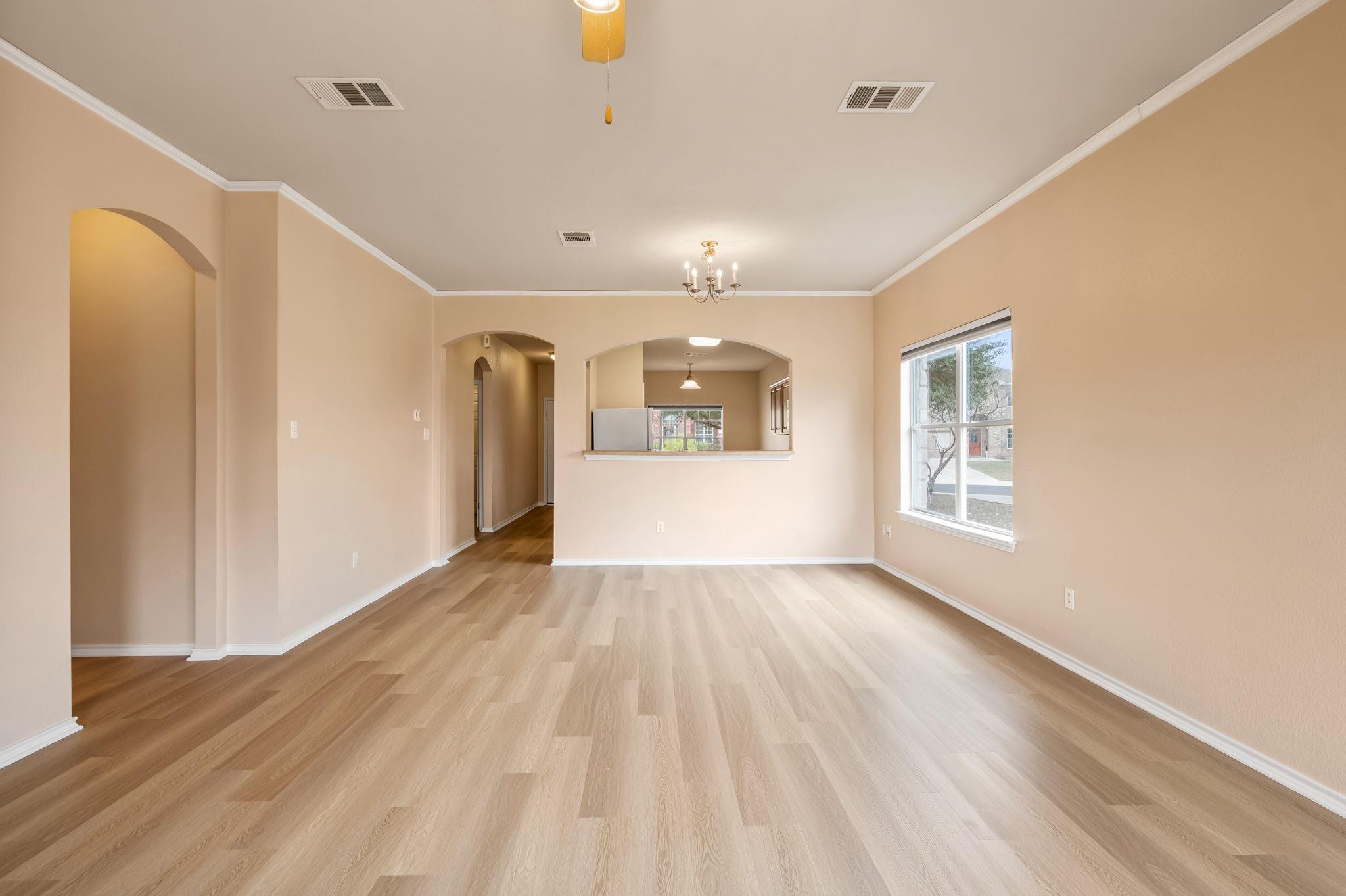 248 Amber Oak Dr, Kyle, TX 78640