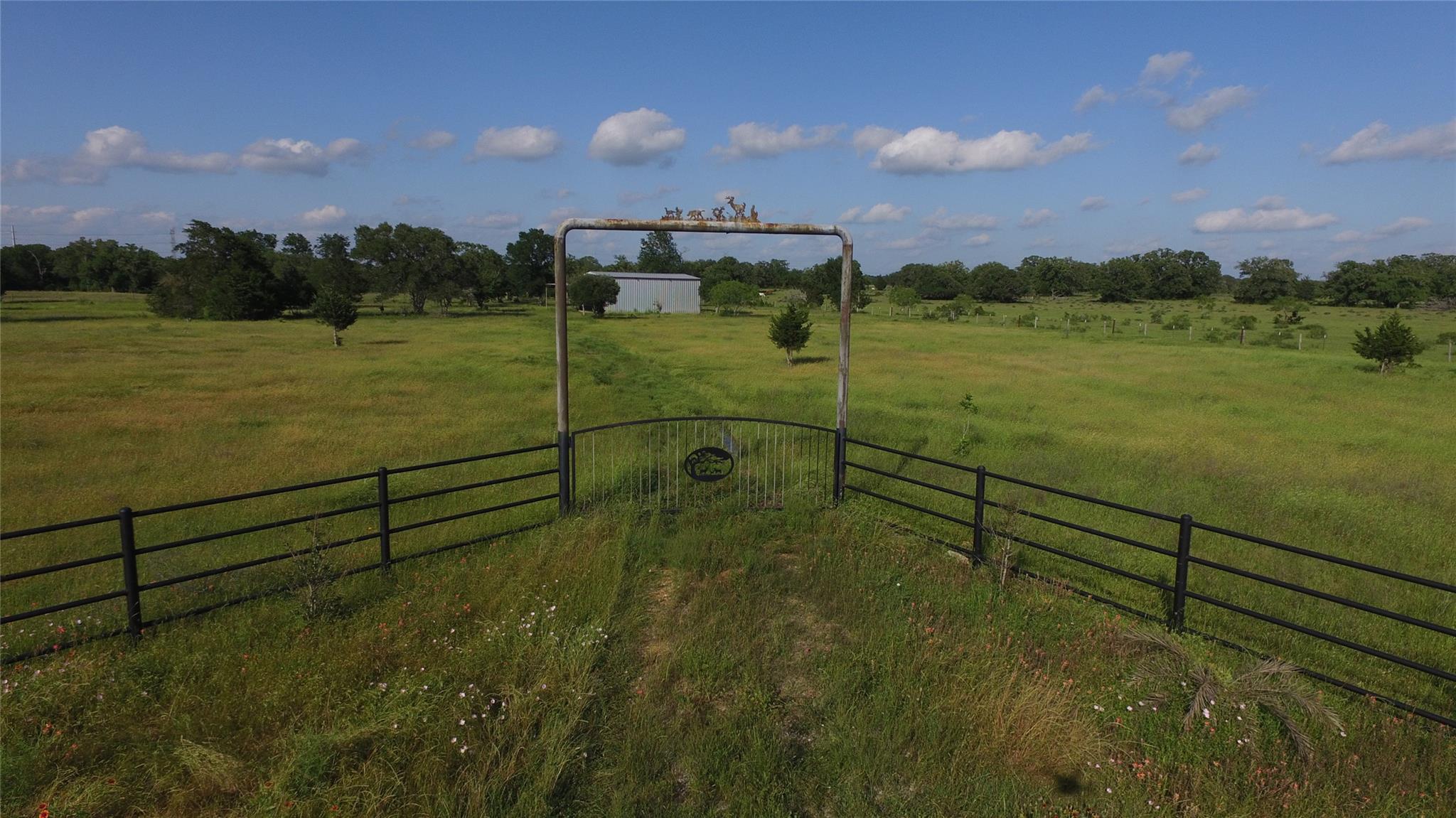 8616 N Us Hwy 77 Highway, La Grange, TX 78945