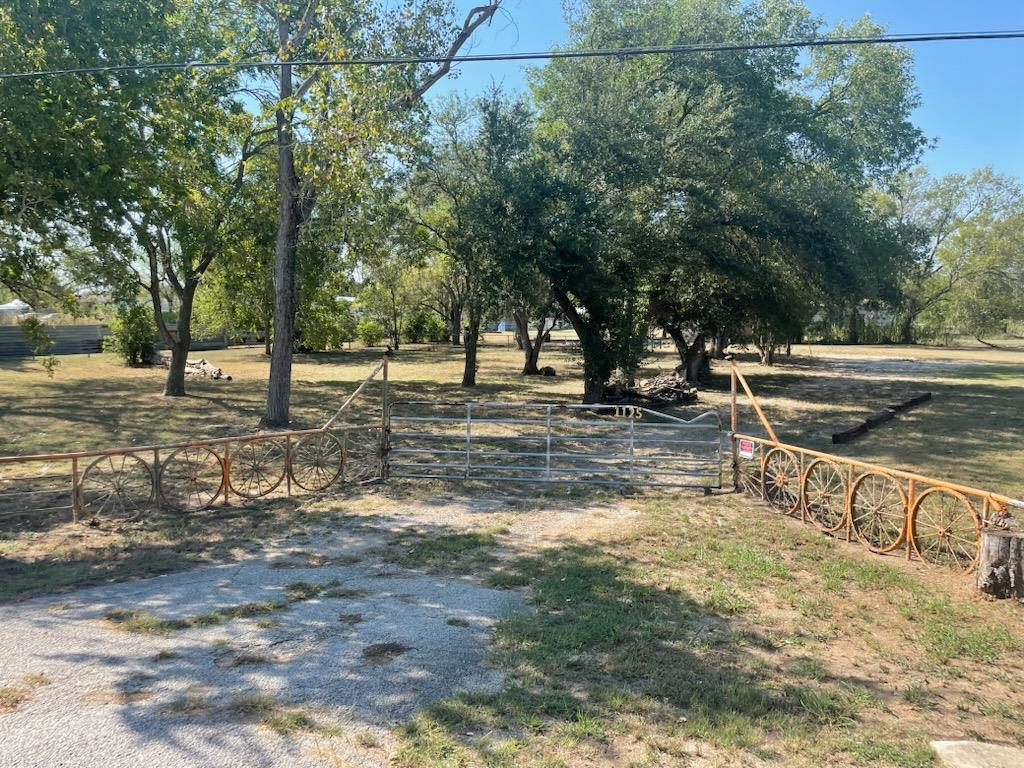 1125 San Marcos Highway, Luling, TX 78648