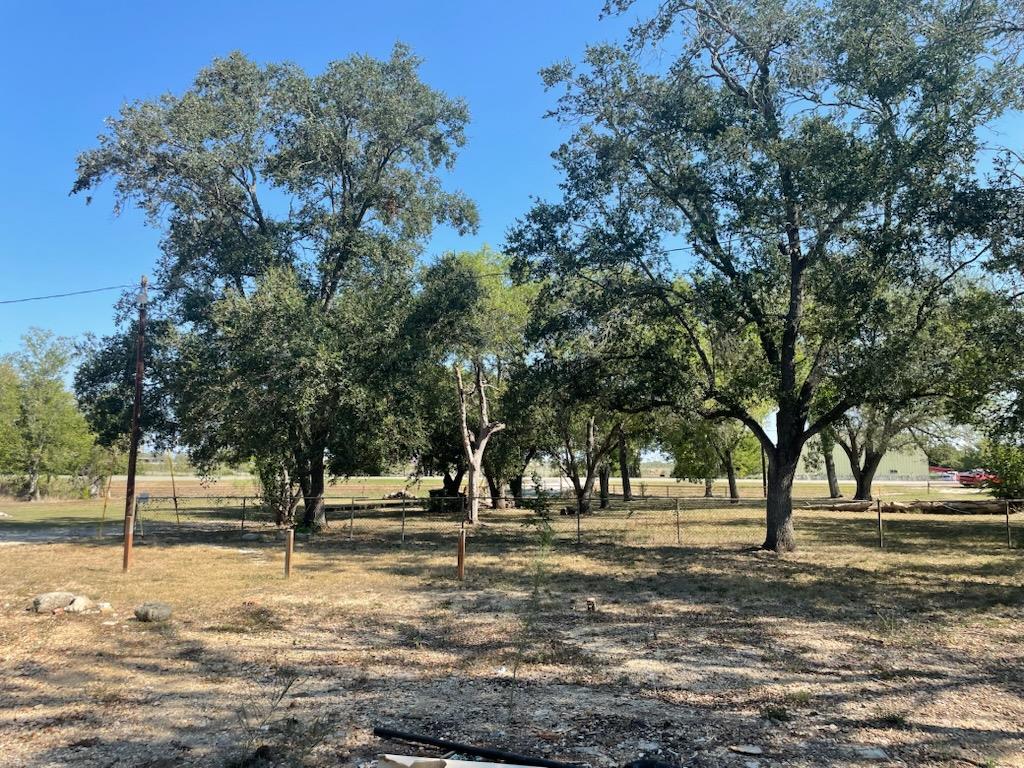 1125 San Marcos Highway, Luling, TX 78648