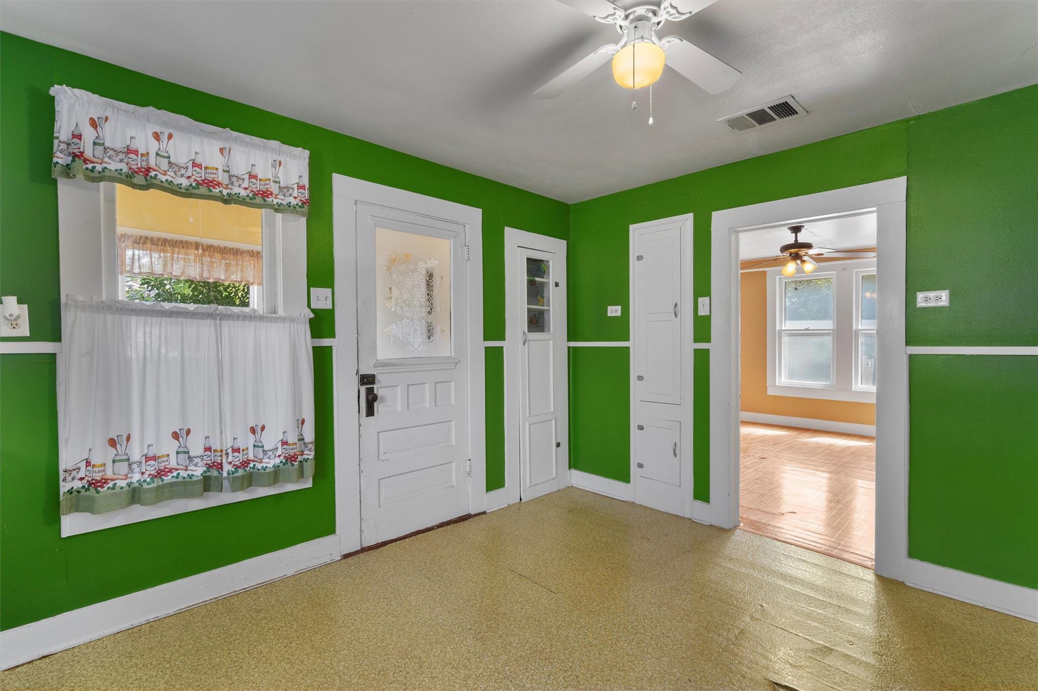 205 E Broadway St, Granger, TX 76530