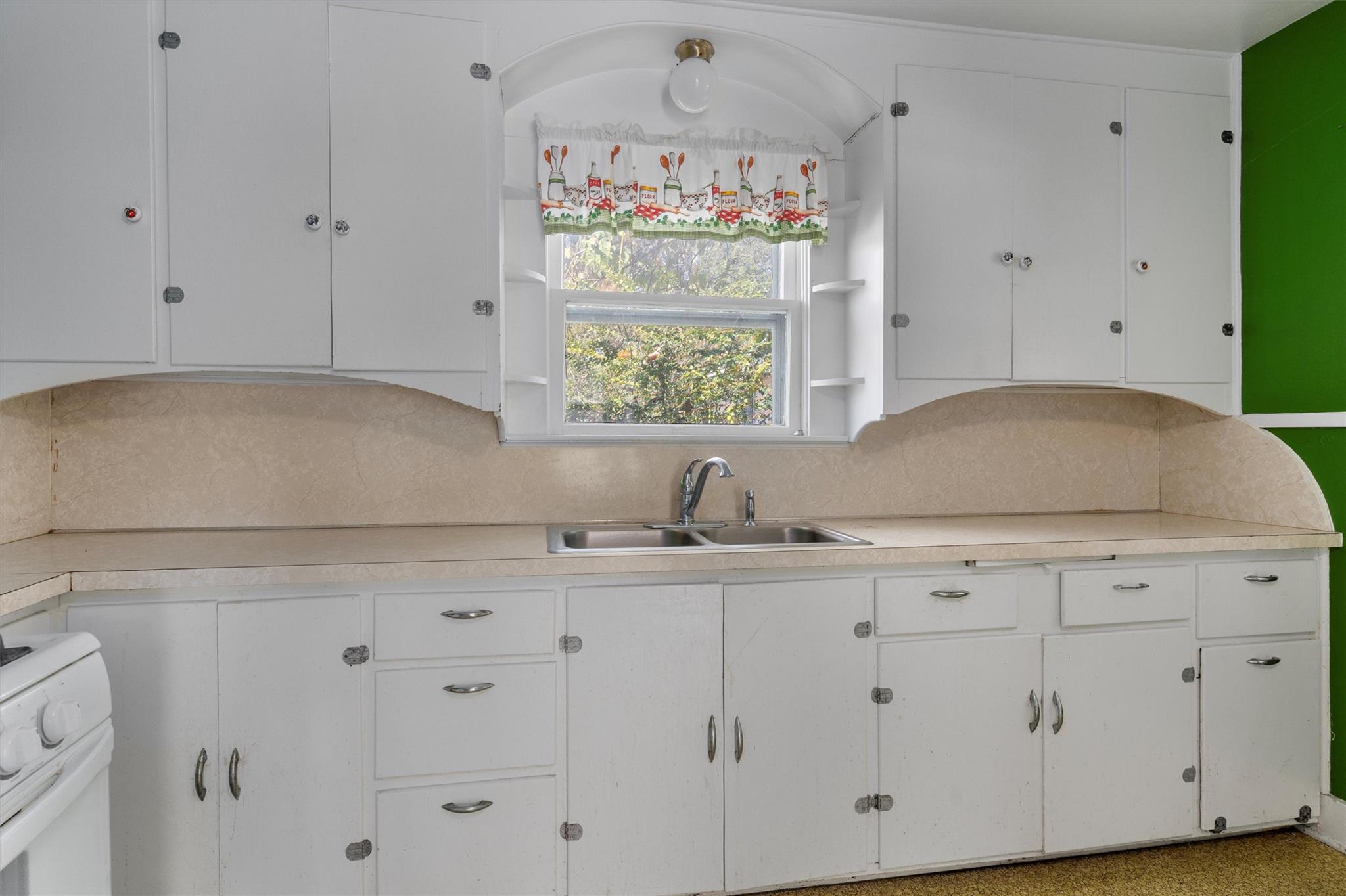 205 E Broadway St, Granger, TX 76530