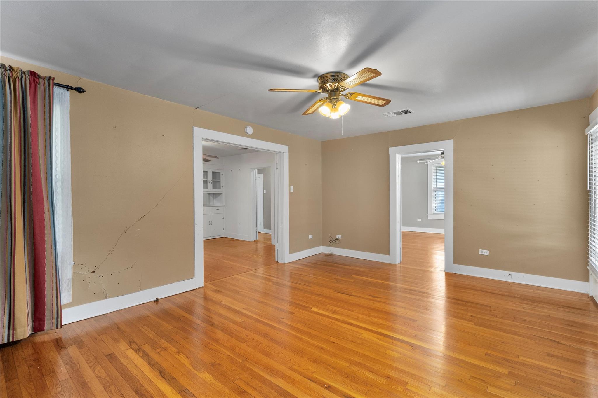 205 E Broadway St, Granger, TX 76530