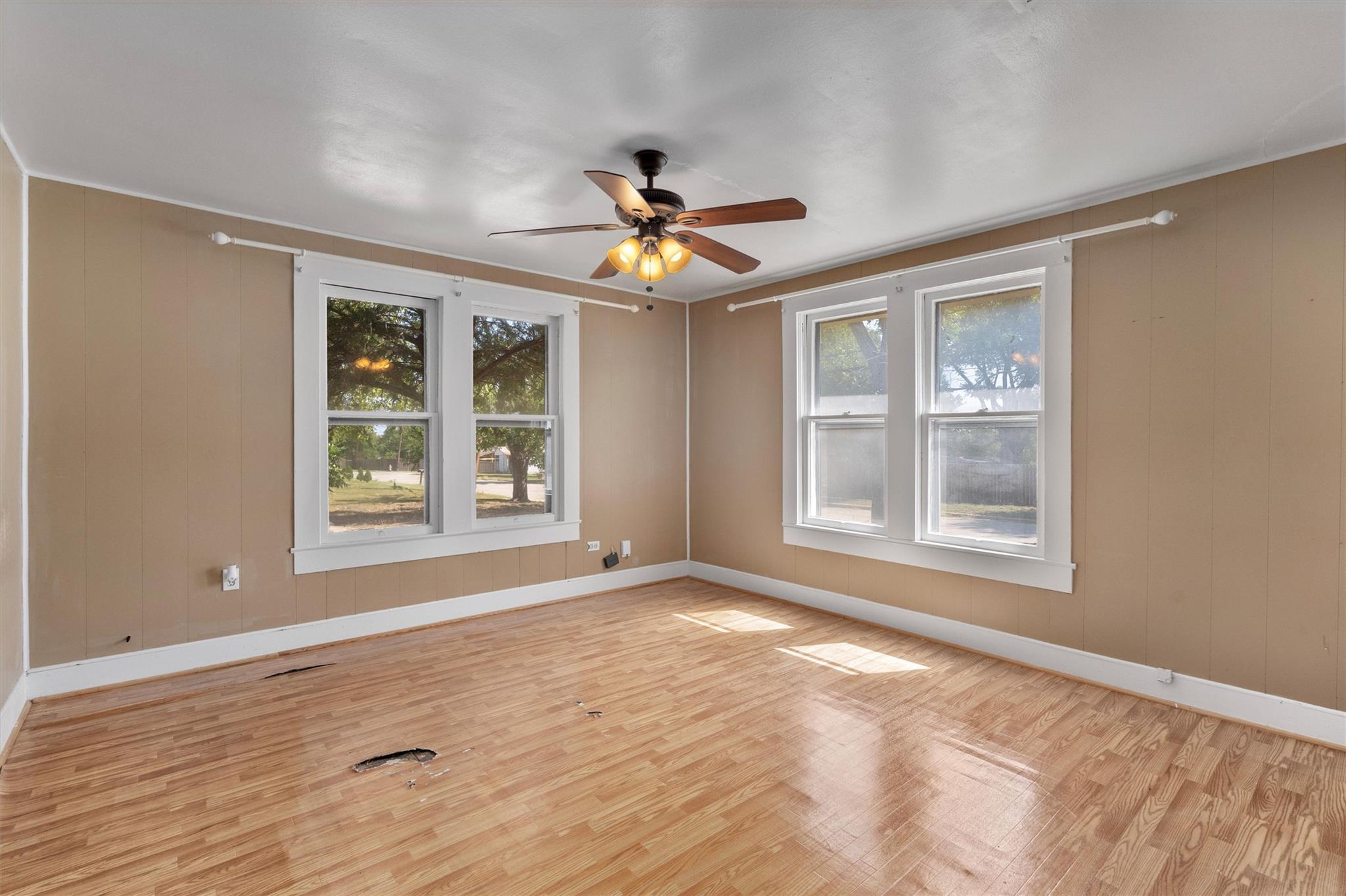 205 E Broadway St, Granger, TX 76530