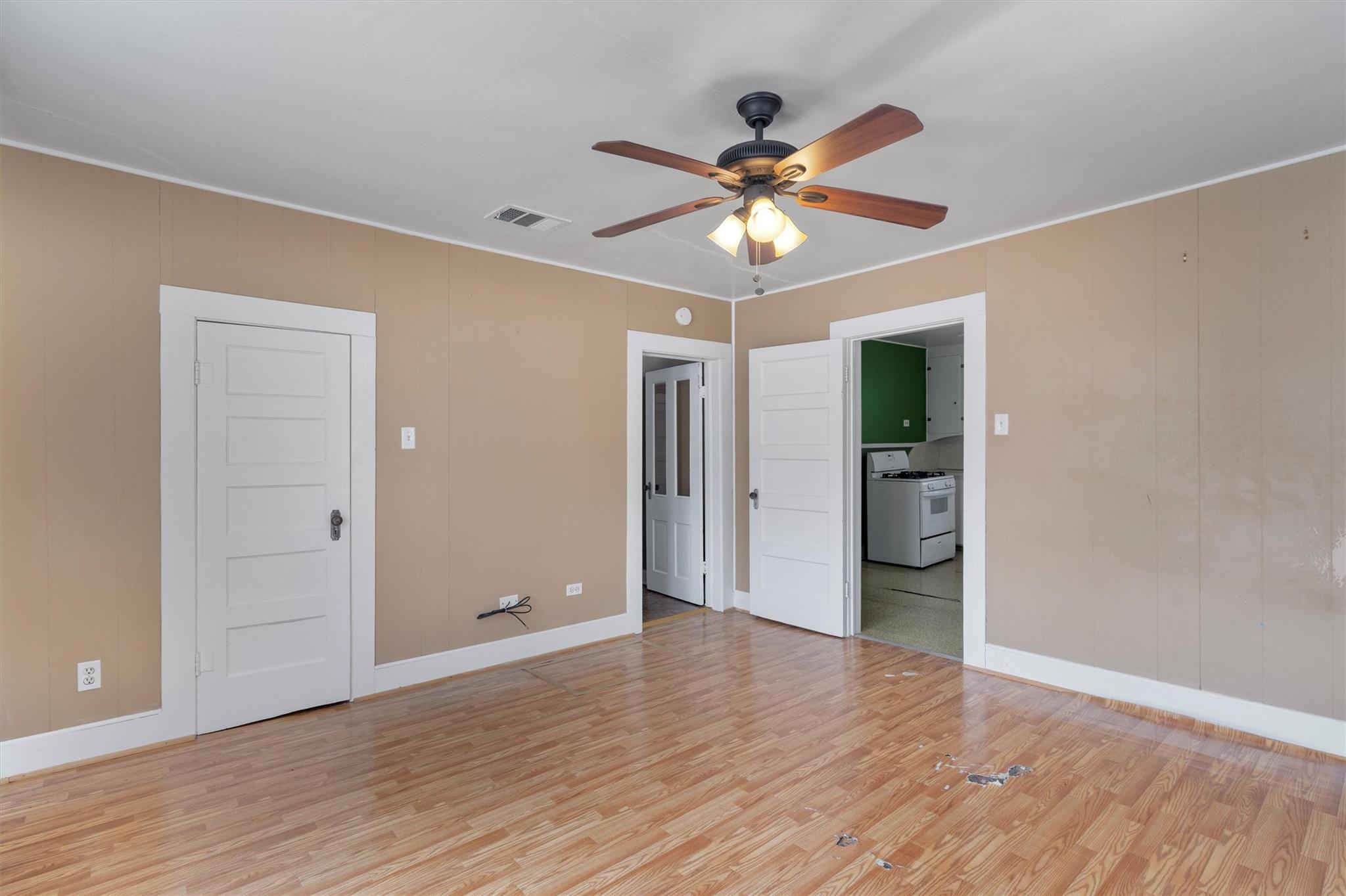 205 E Broadway St, Granger, TX 76530