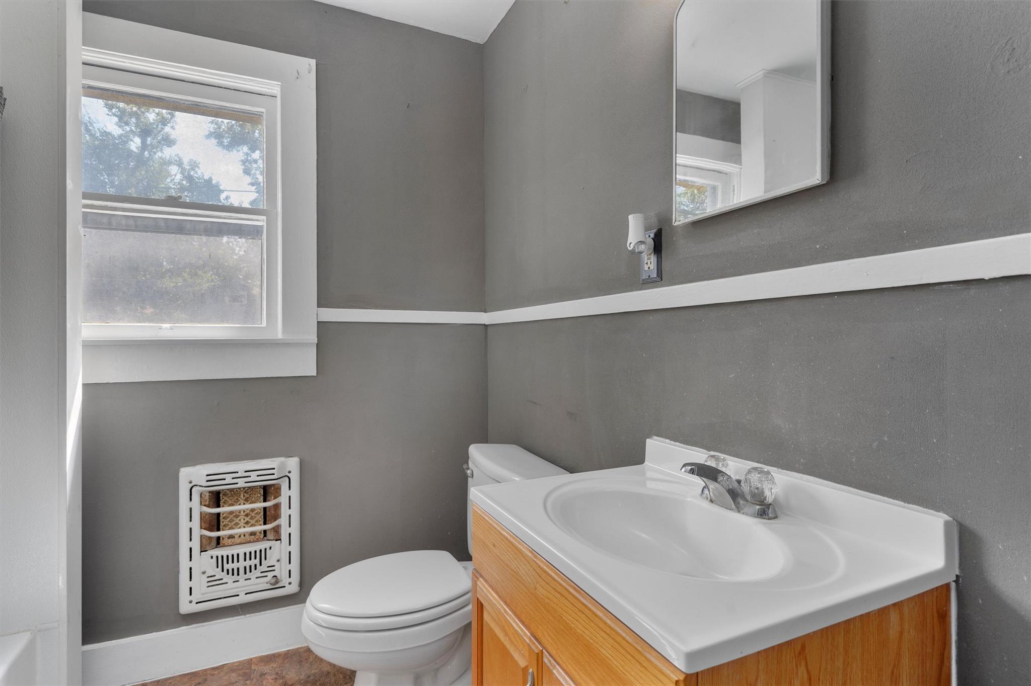 205 E Broadway St, Granger, TX 76530