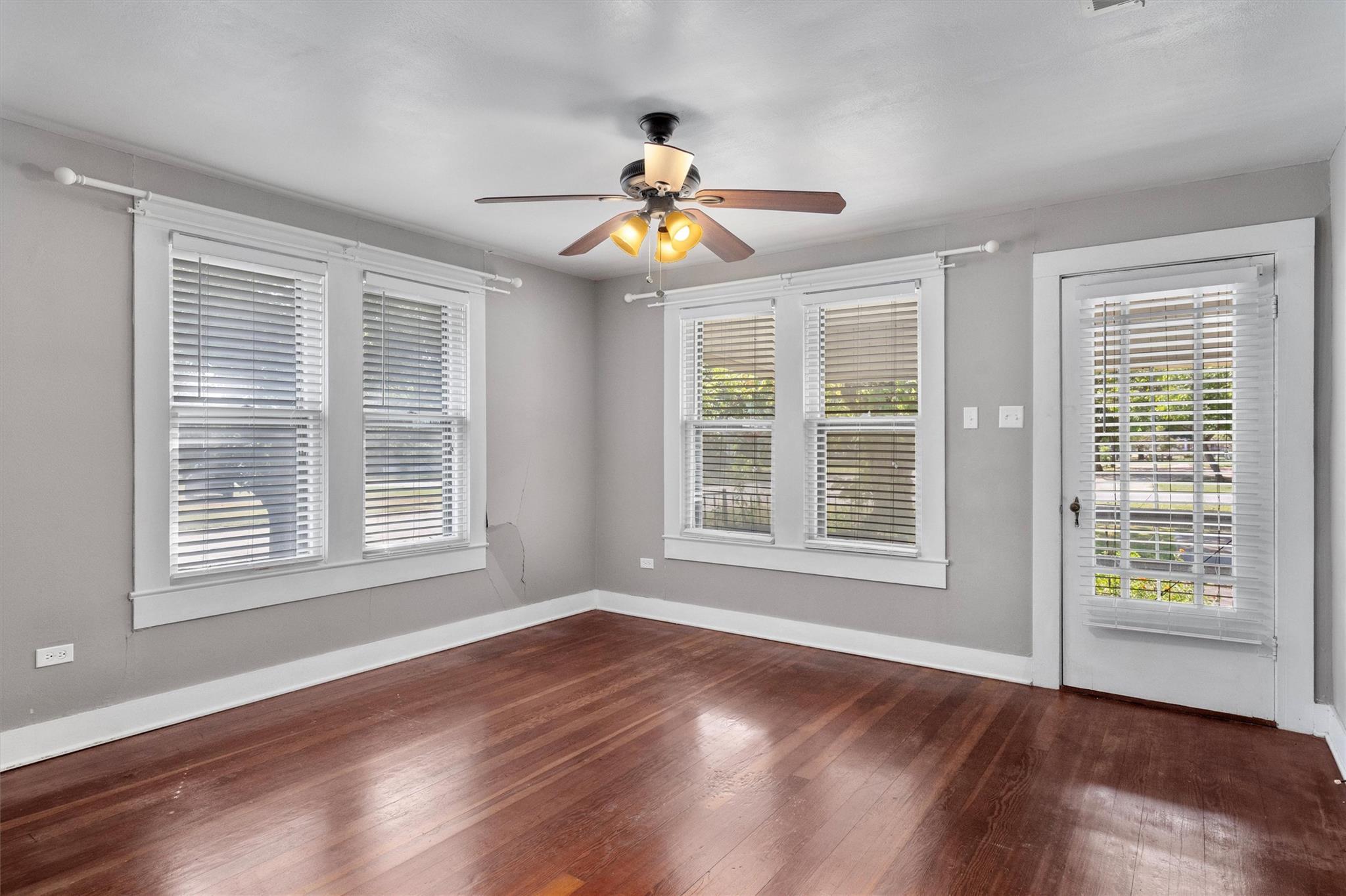 205 E Broadway St, Granger, TX 76530