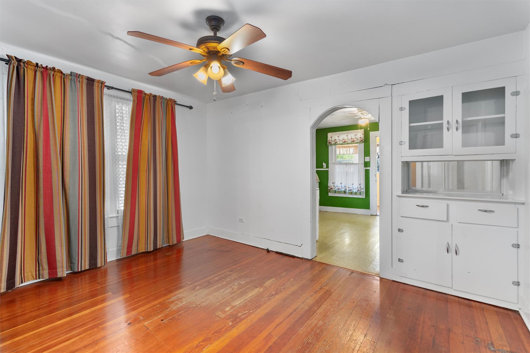 205 E Broadway St, Granger, TX 76530