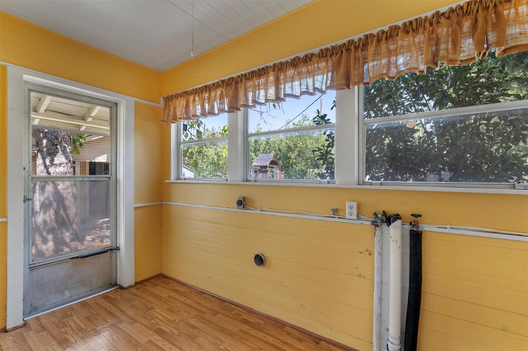 205 E Broadway St, Granger, TX 76530