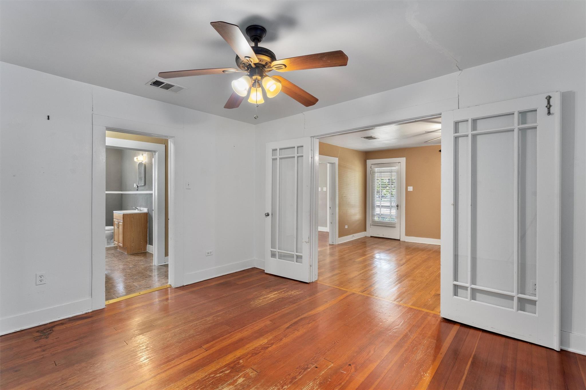 205 E Broadway St, Granger, TX 76530