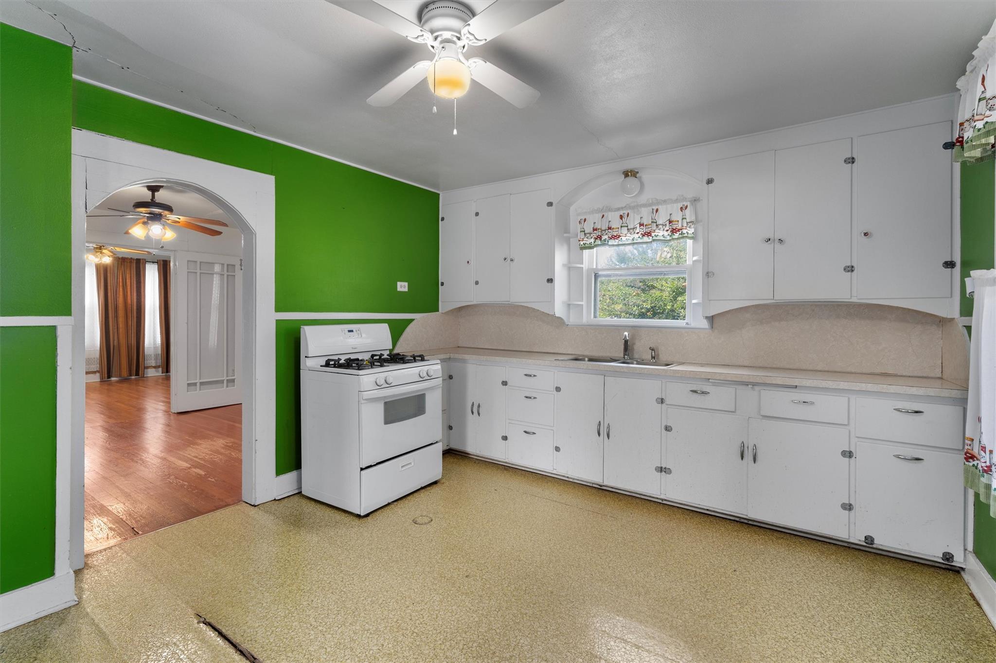 205 E Broadway St, Granger, TX 76530