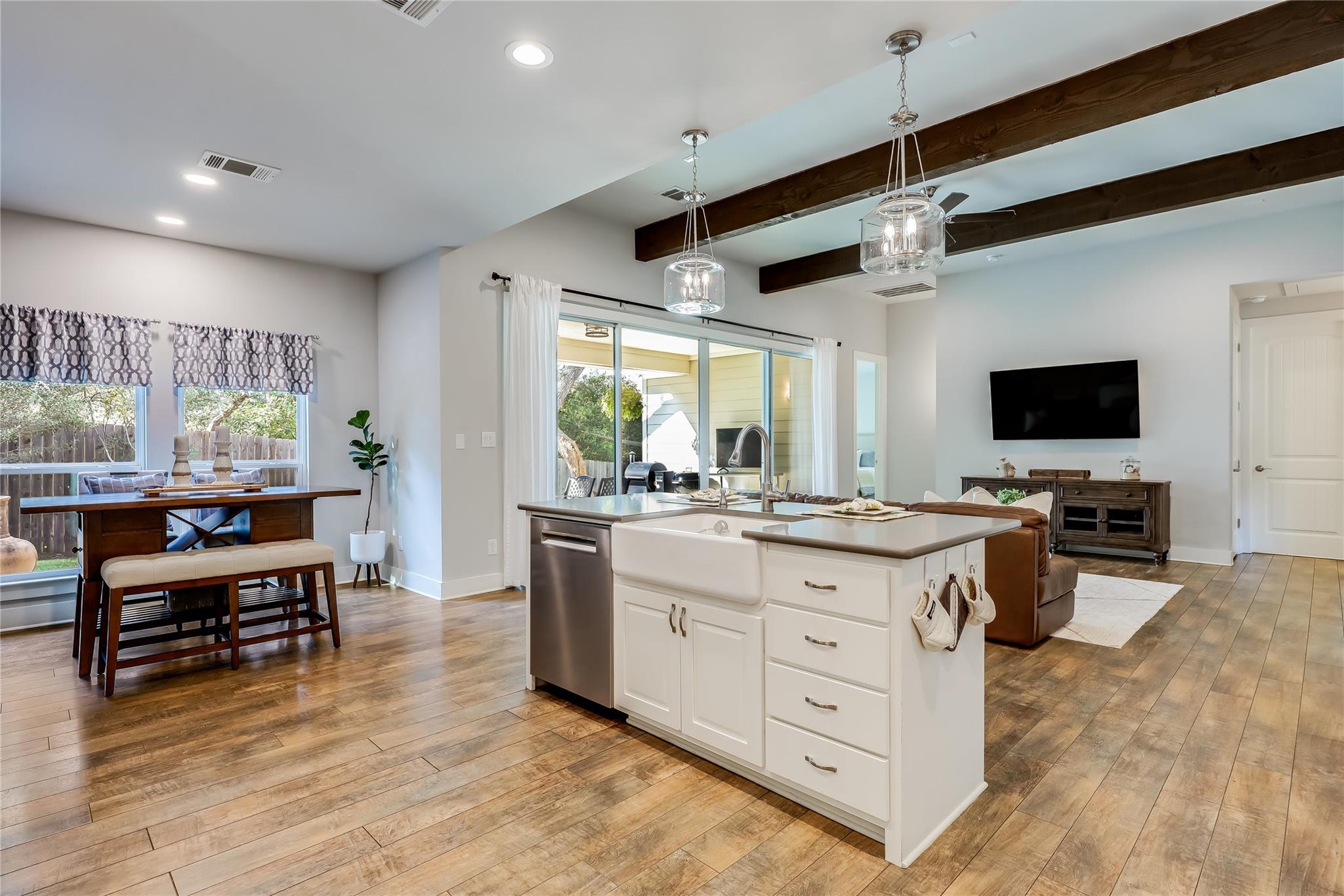 21800 Owens Cv, Lago Vista, TX 78645