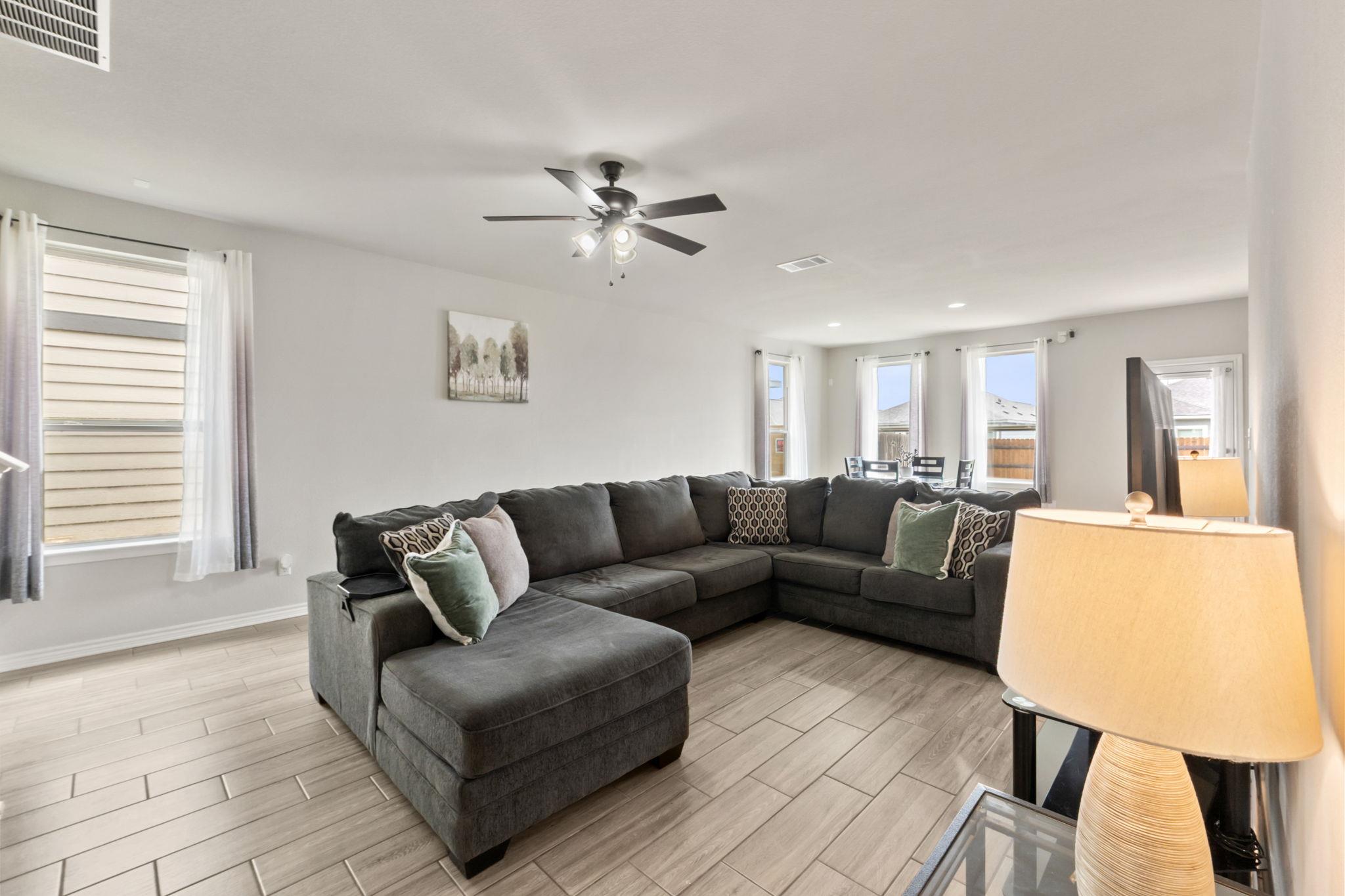 232 Syrah Ct, Leander, TX 78641