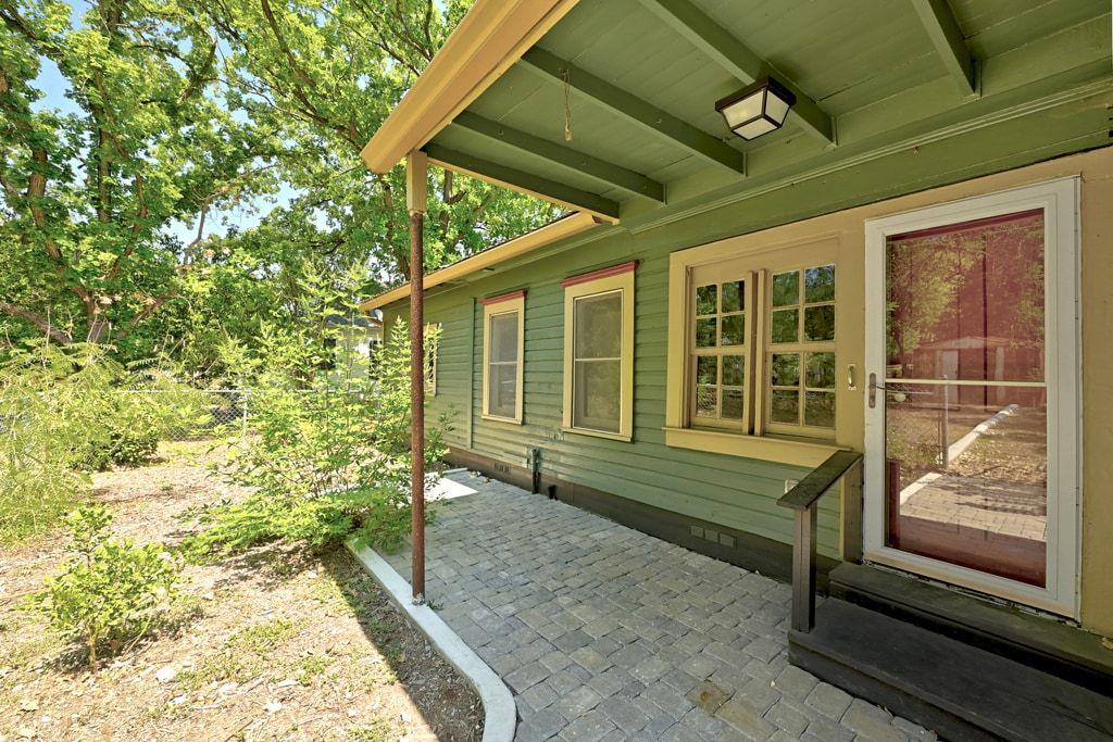 1222 W Hopkins St, San Marcos, TX 78666