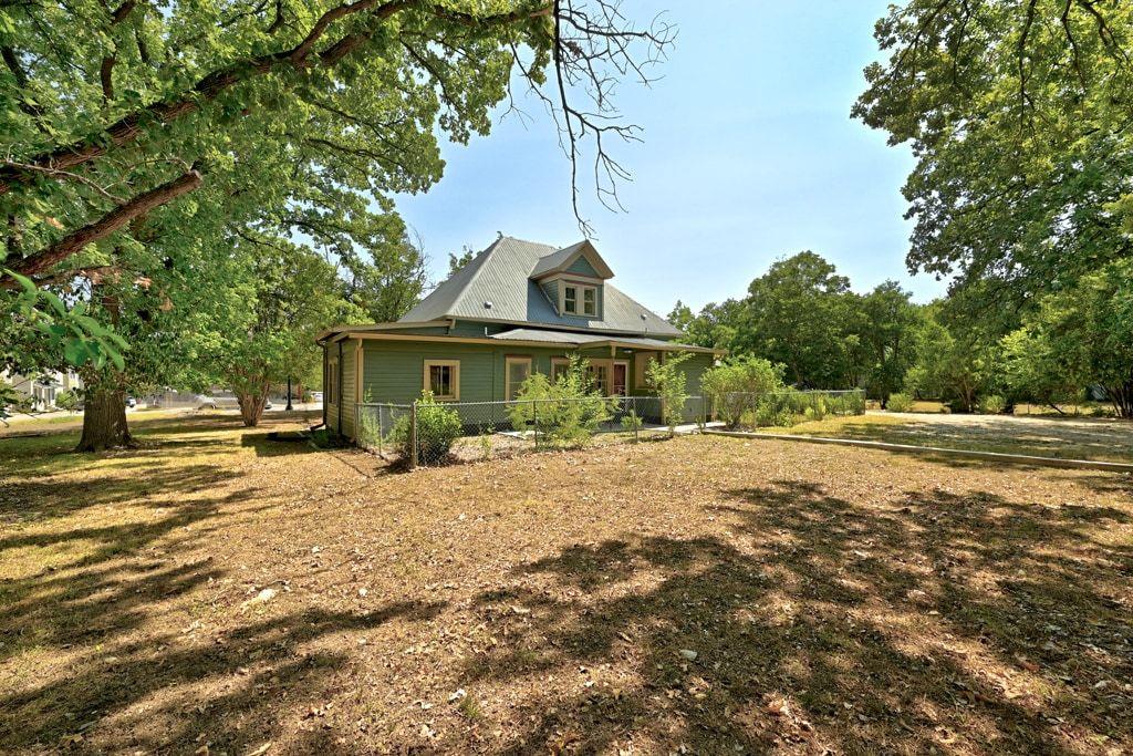 1222 W Hopkins St, San Marcos, TX 78666