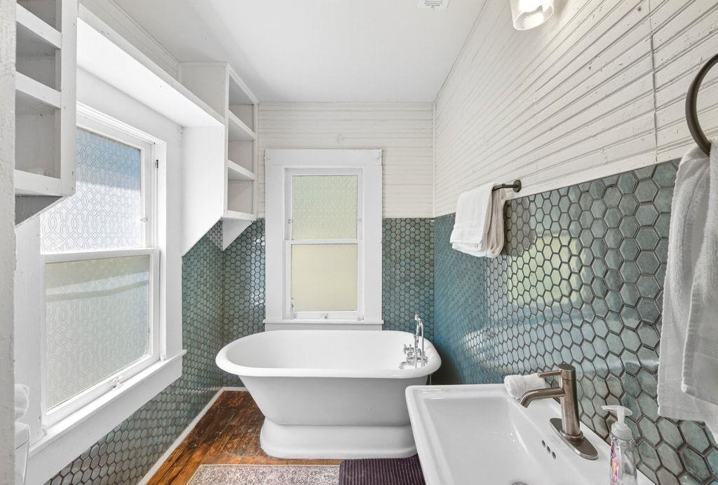 1222 W Hopkins St, San Marcos, TX 78666