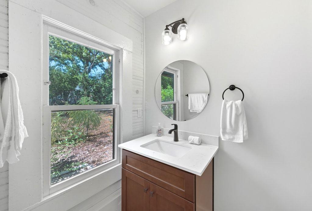 1222 W Hopkins St, San Marcos, TX 78666